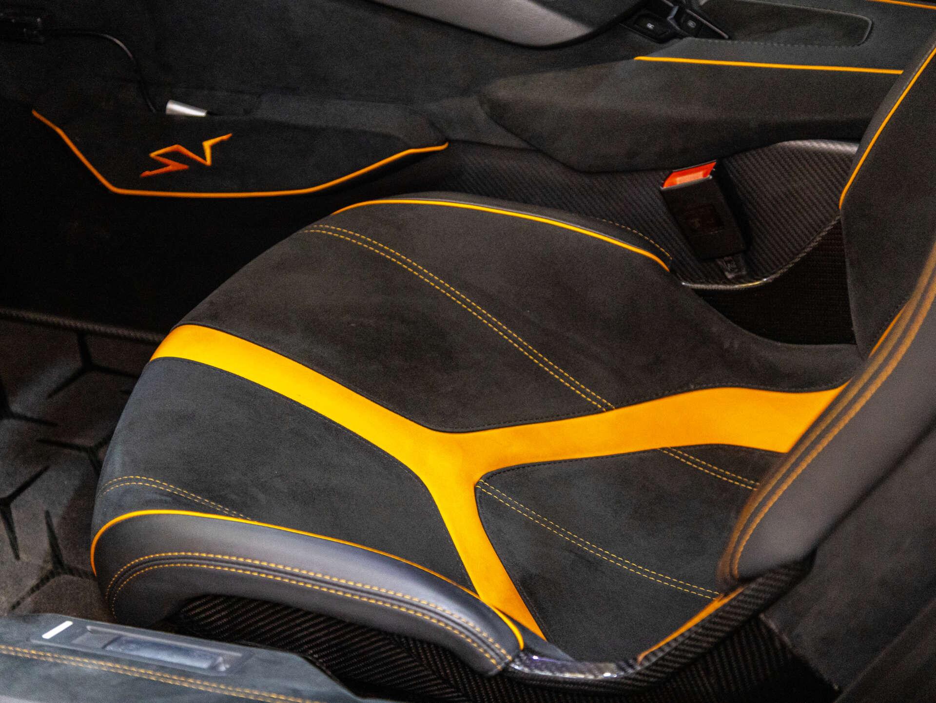 Lamborghini Aventador view 52
