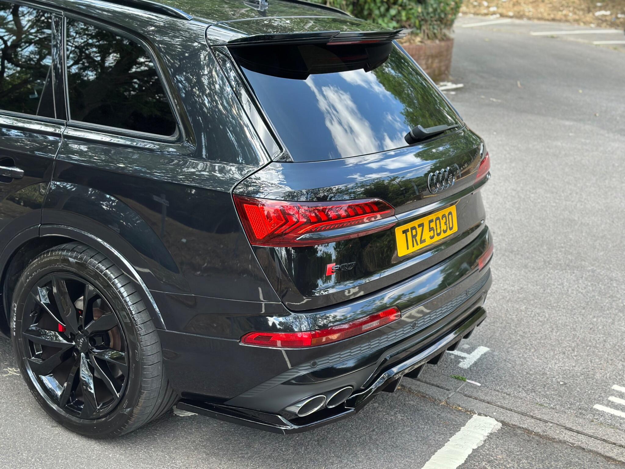 Audi SQ7 view 26