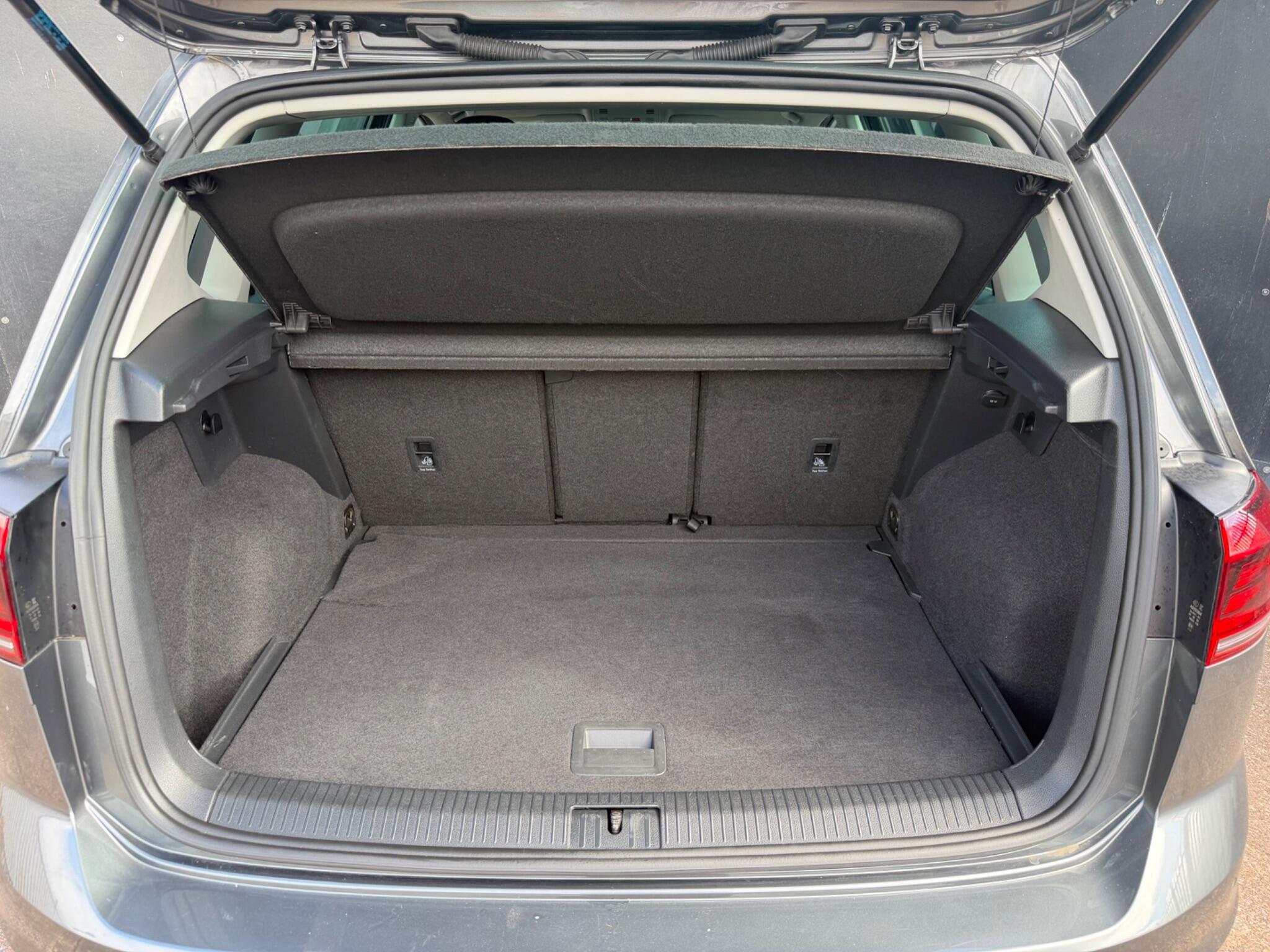 Volkswagen Golf Sportsvan view 11
