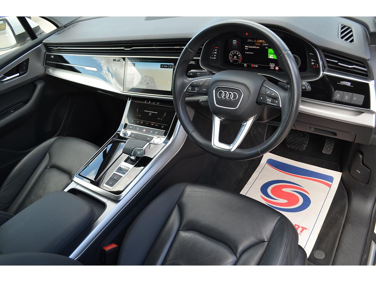 Audi Q7 view 2