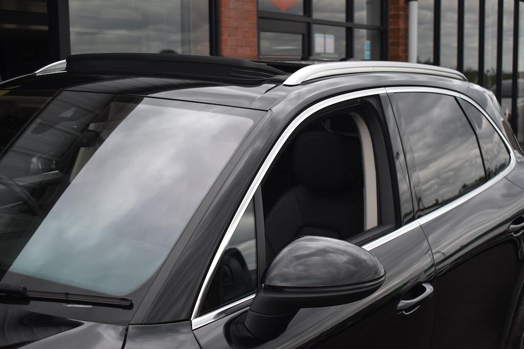 Porsche Cayenne view 27