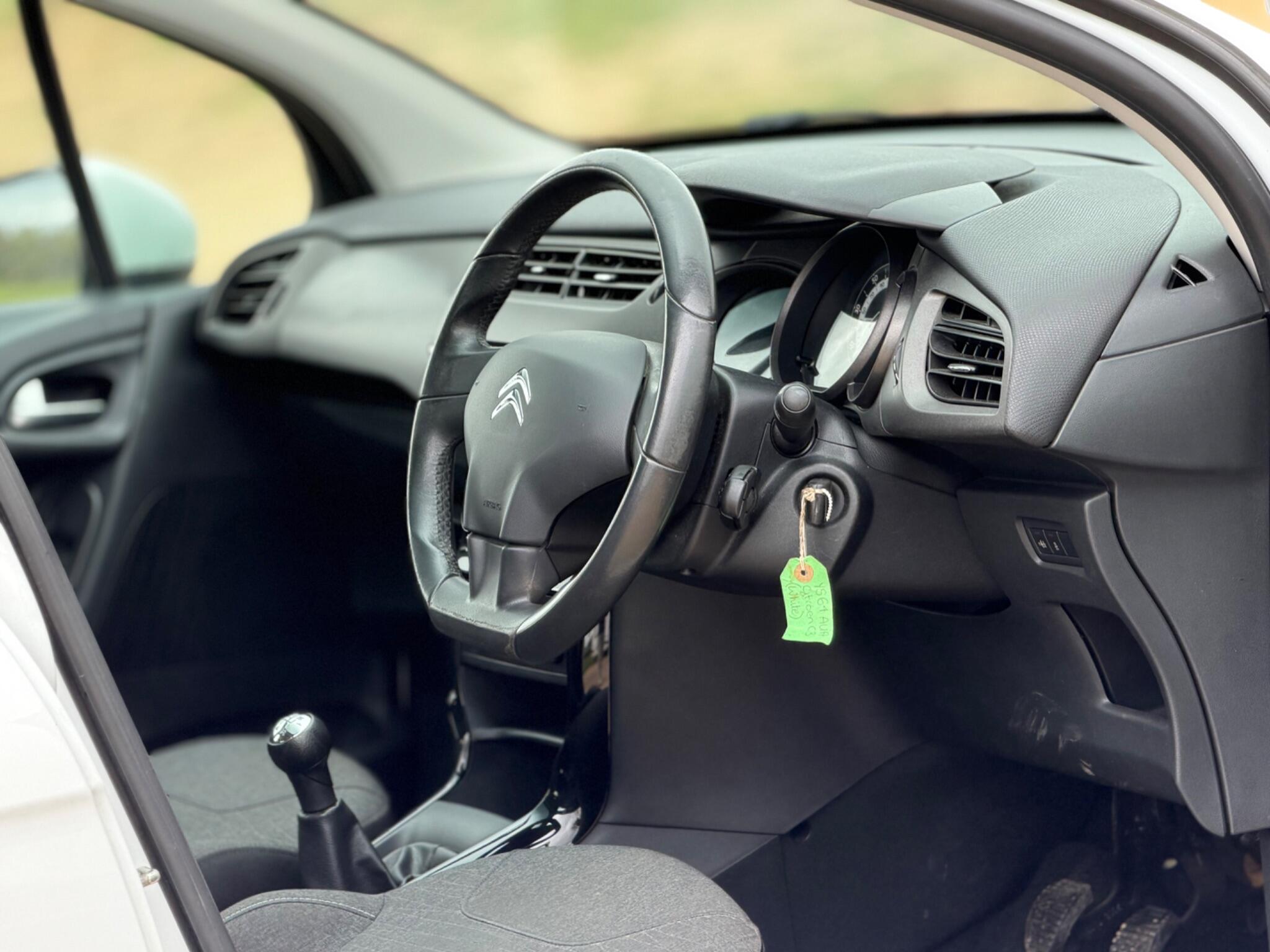 2015 Citroen C3 1.2 PureTech Selection Euro 6 5dr image 22