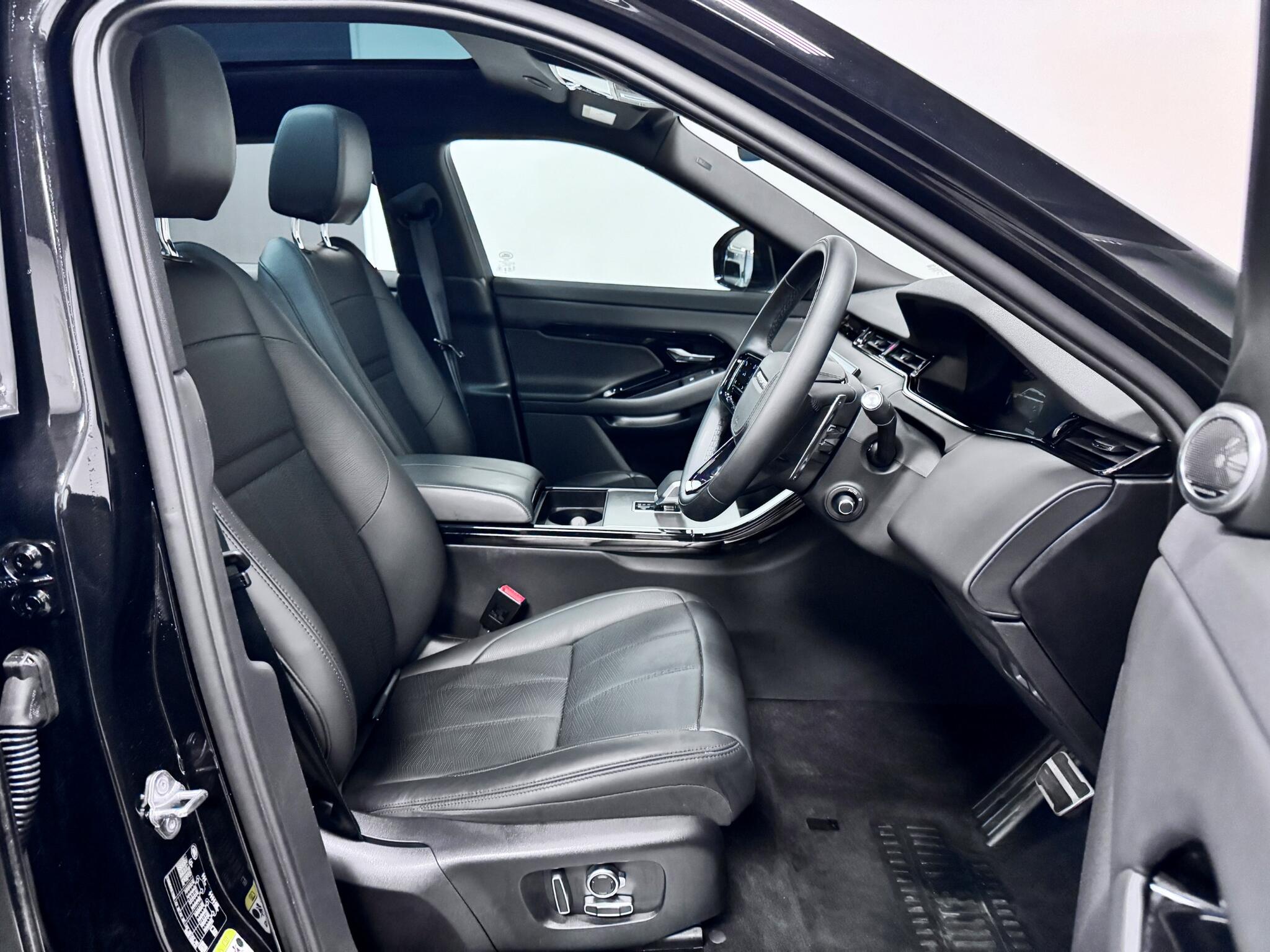 Land Rover Range Rover Evoque view 22