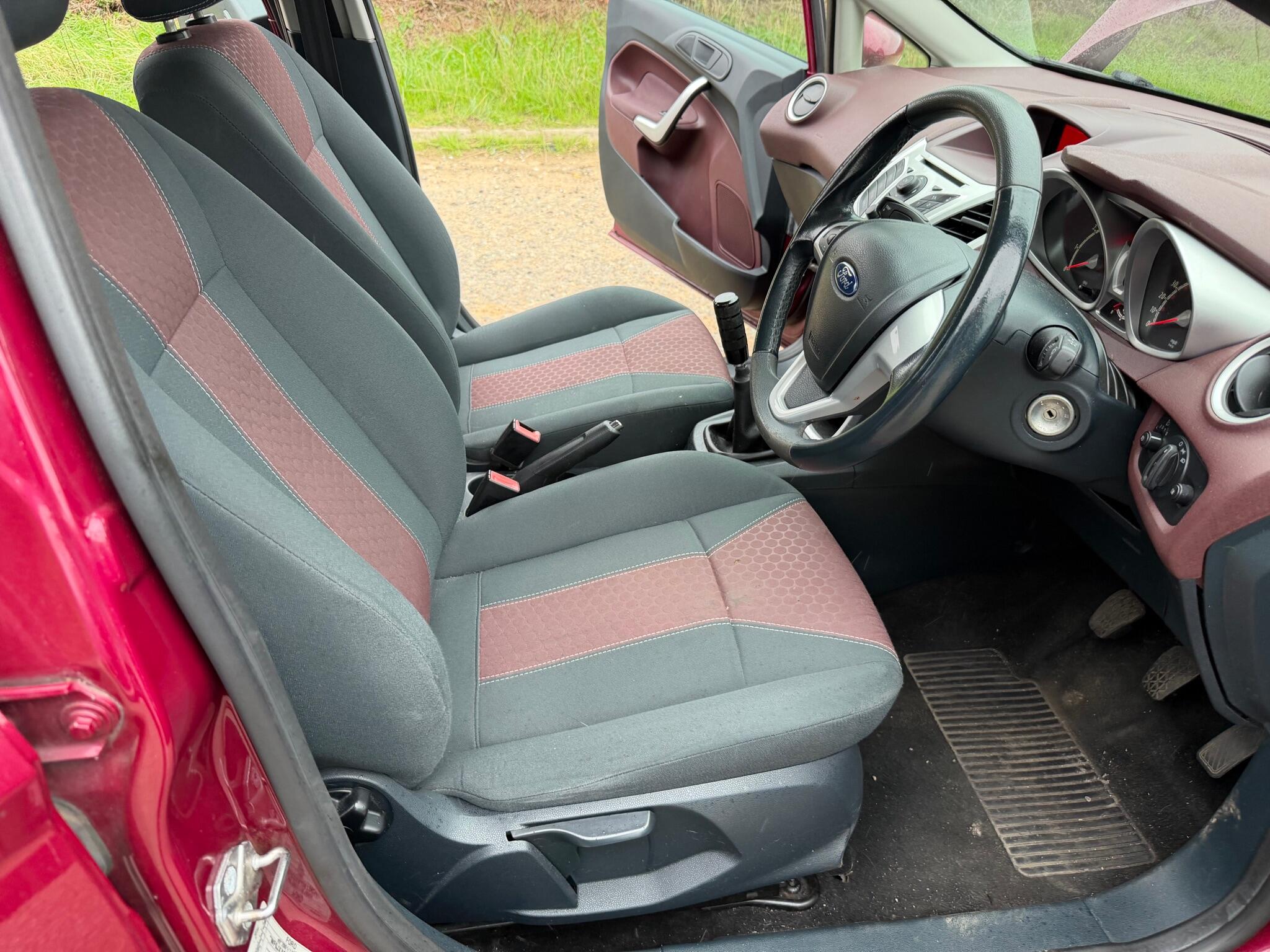 Ford Fiesta view 3