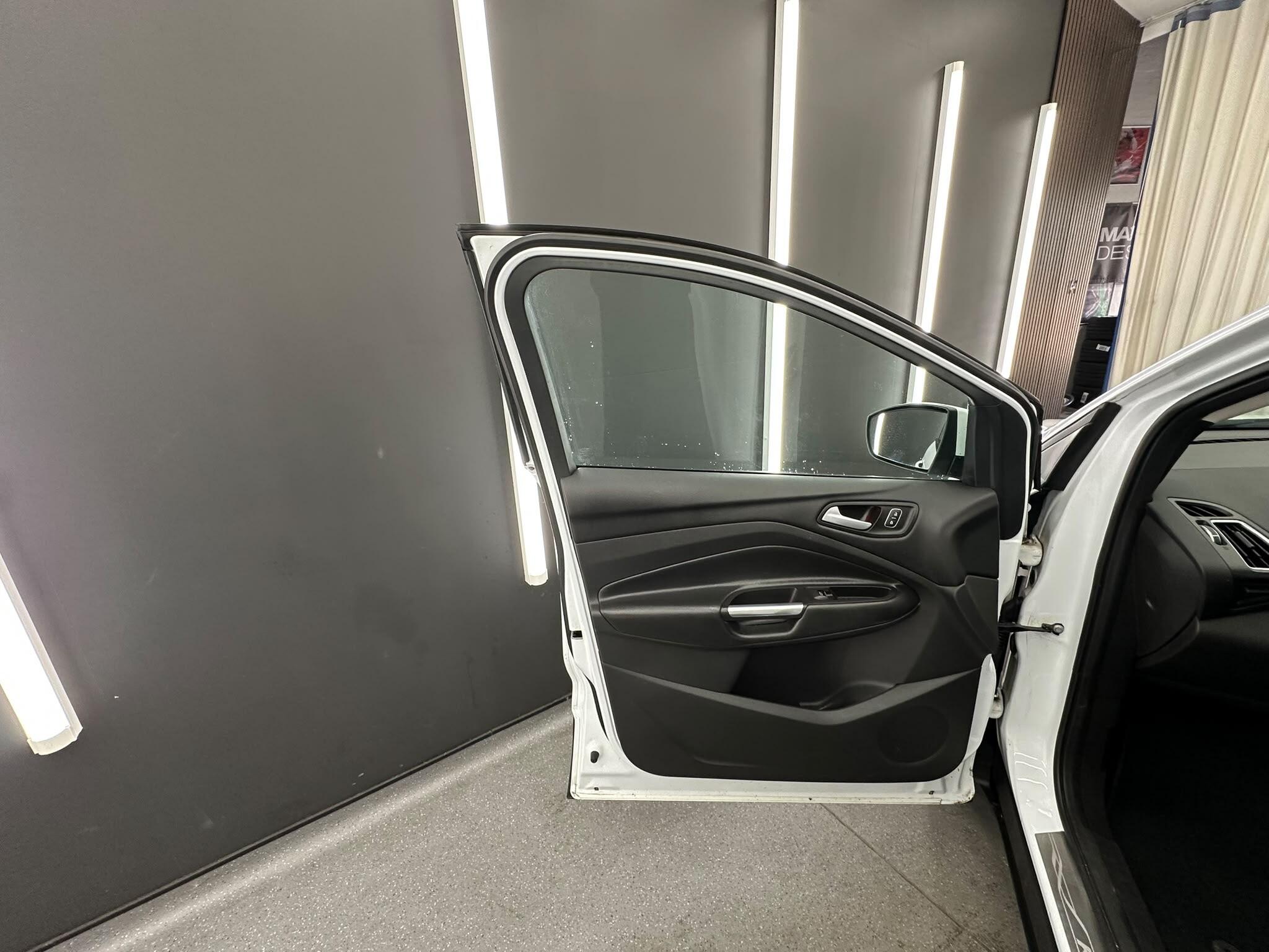 Ford Kuga view 12