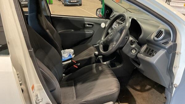 Nissan Pixo view 11