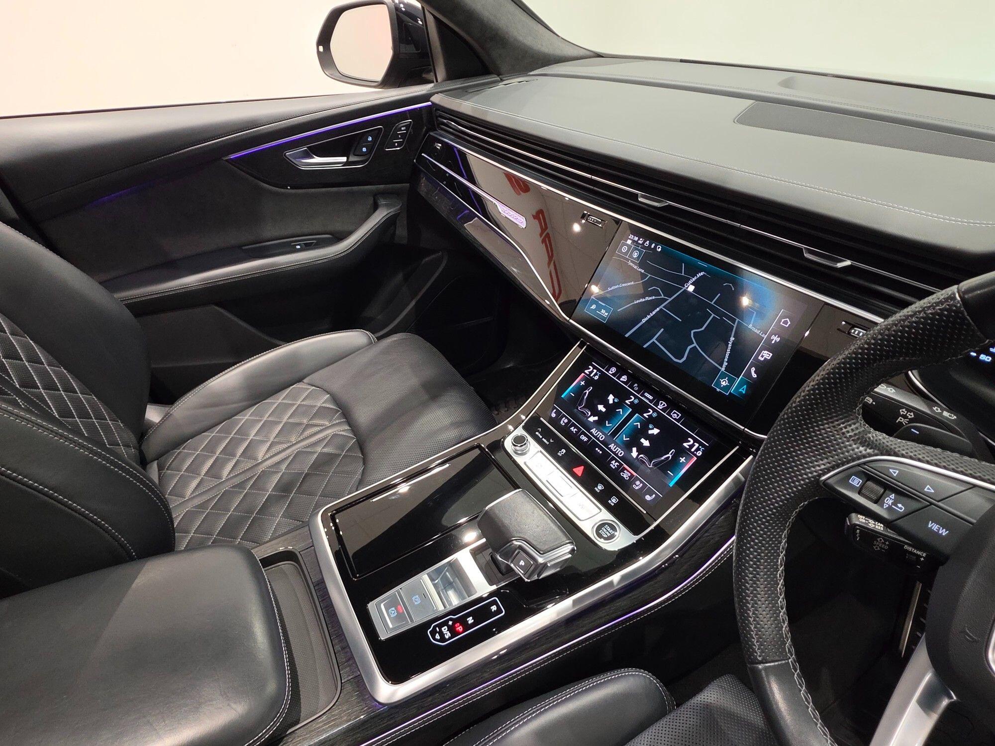 Audi Q8 view 88