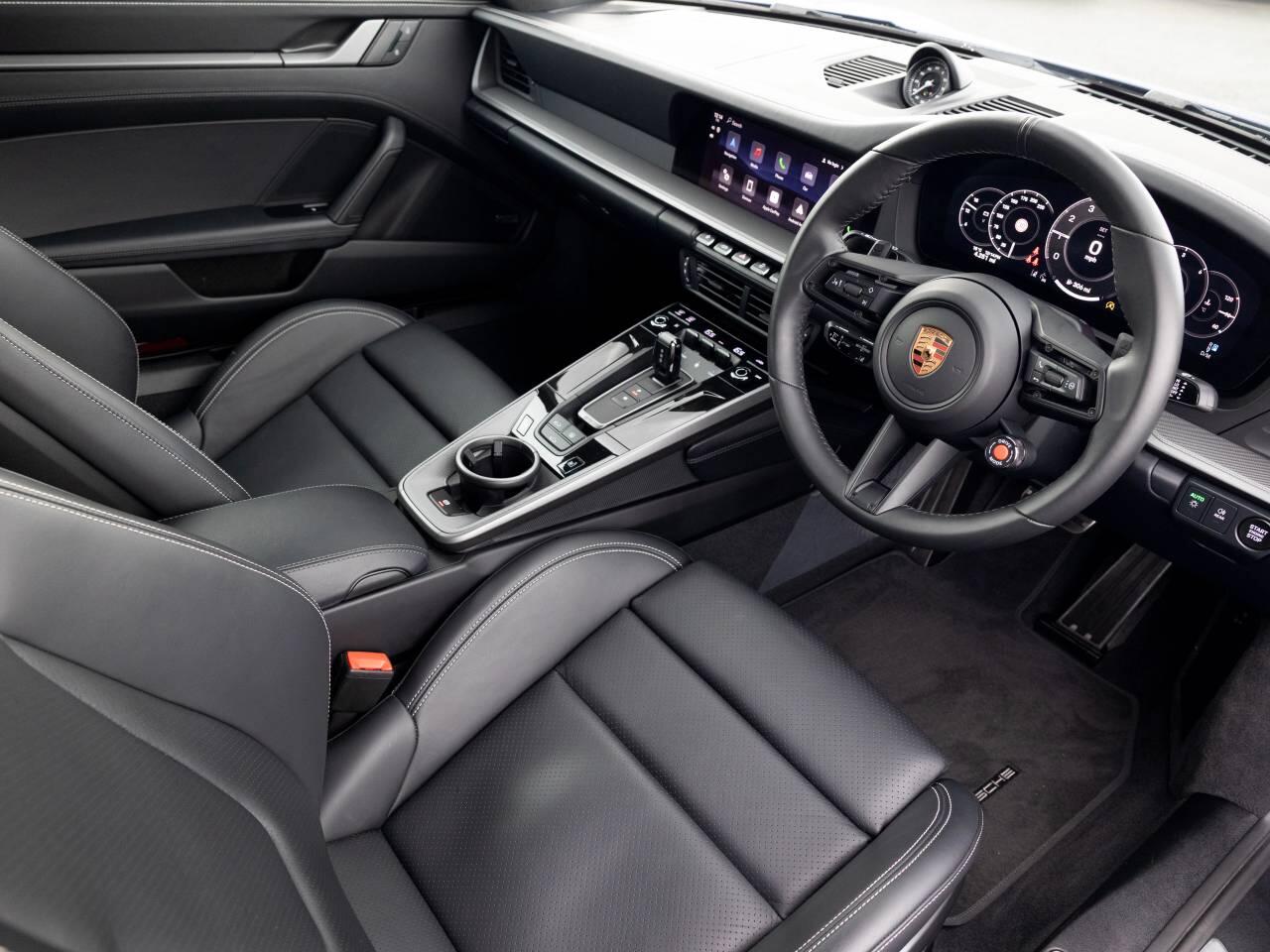 Porsche 911 view 4