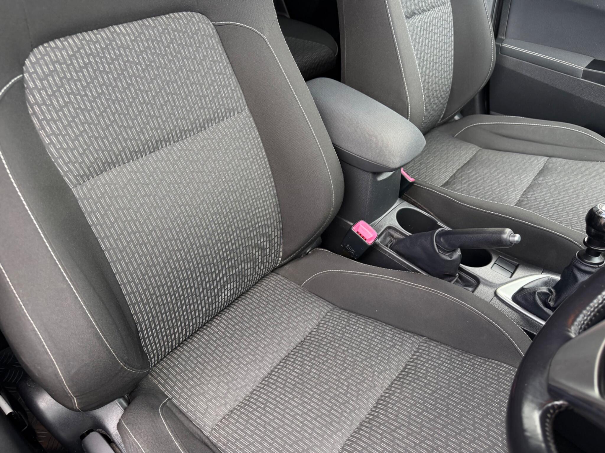 Toyota Auris view 21