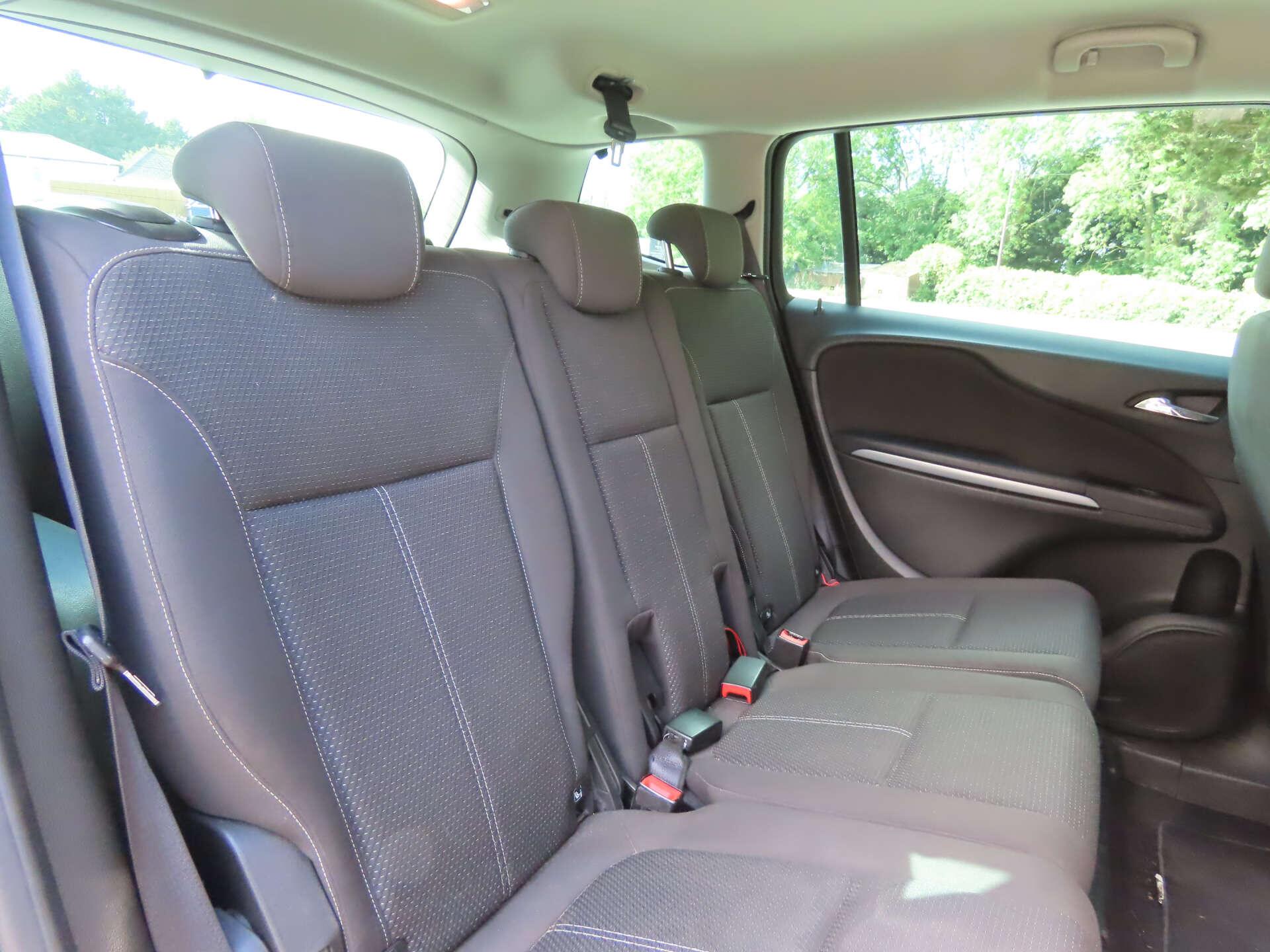 Vauxhall Zafira Tourer view 10