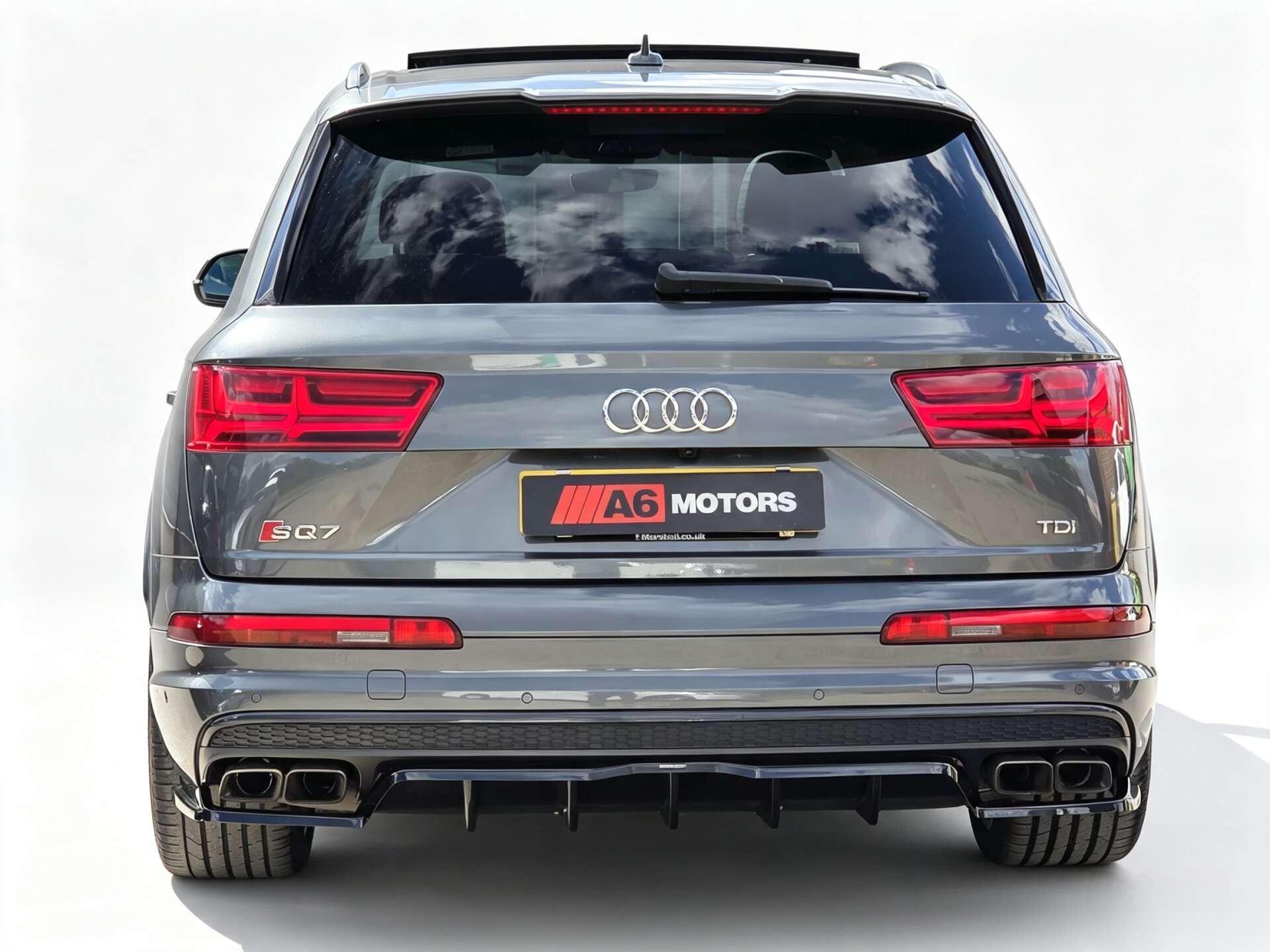 Audi SQ7 view 10