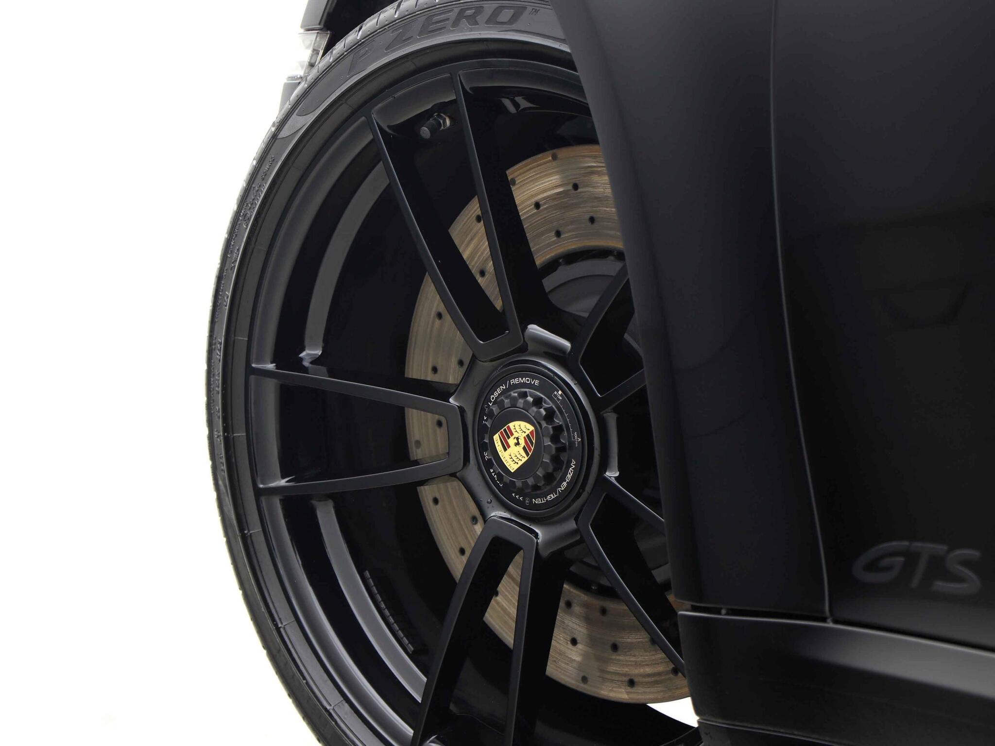 Porsche 911 view 29