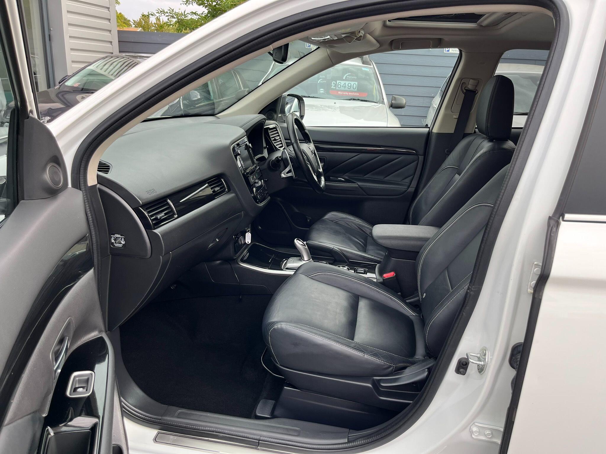 Mitsubishi Outlander view 27