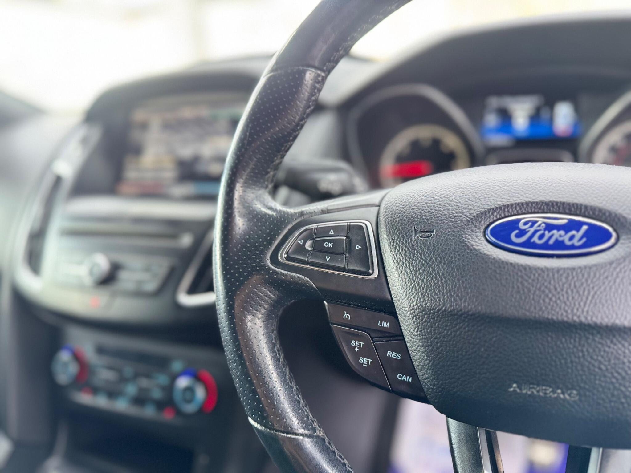Ford Focus view 38
