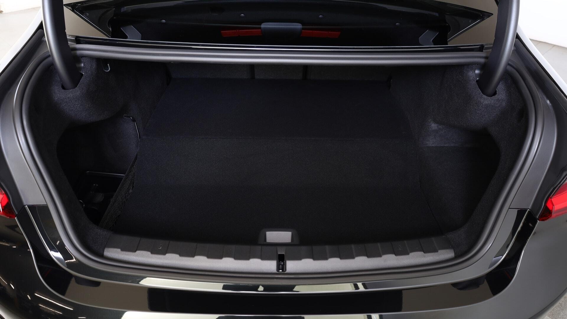 BMW 3 Series view 13