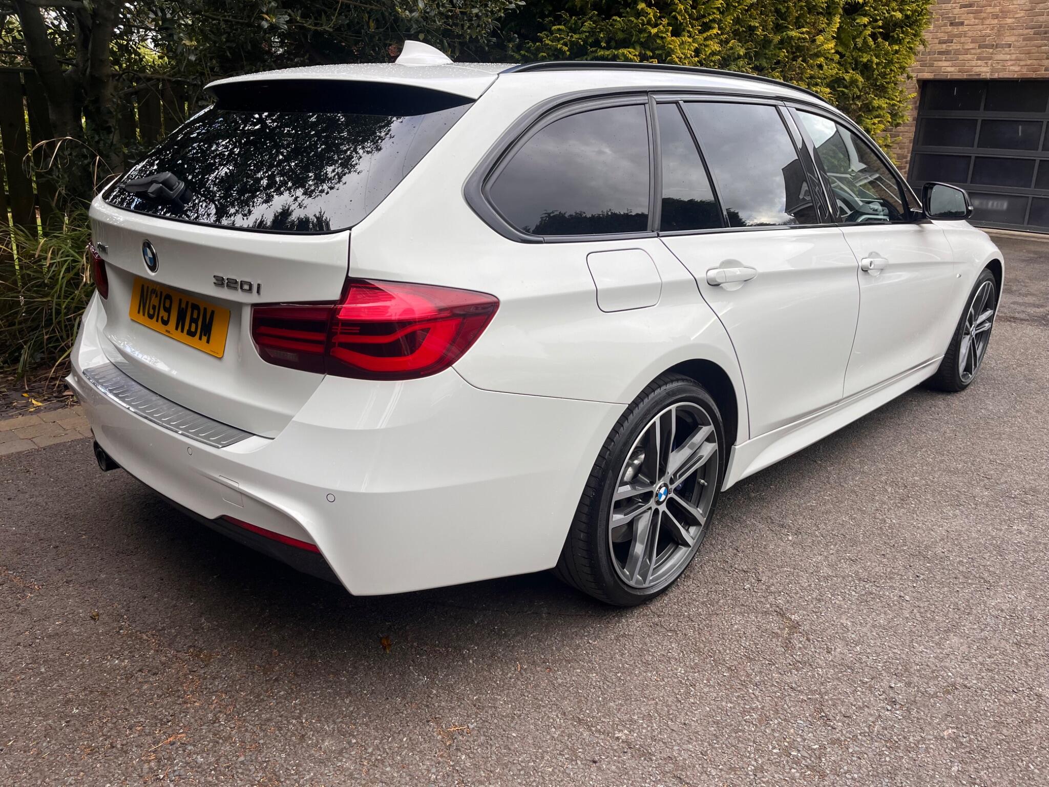 BMW 3 Series view 15