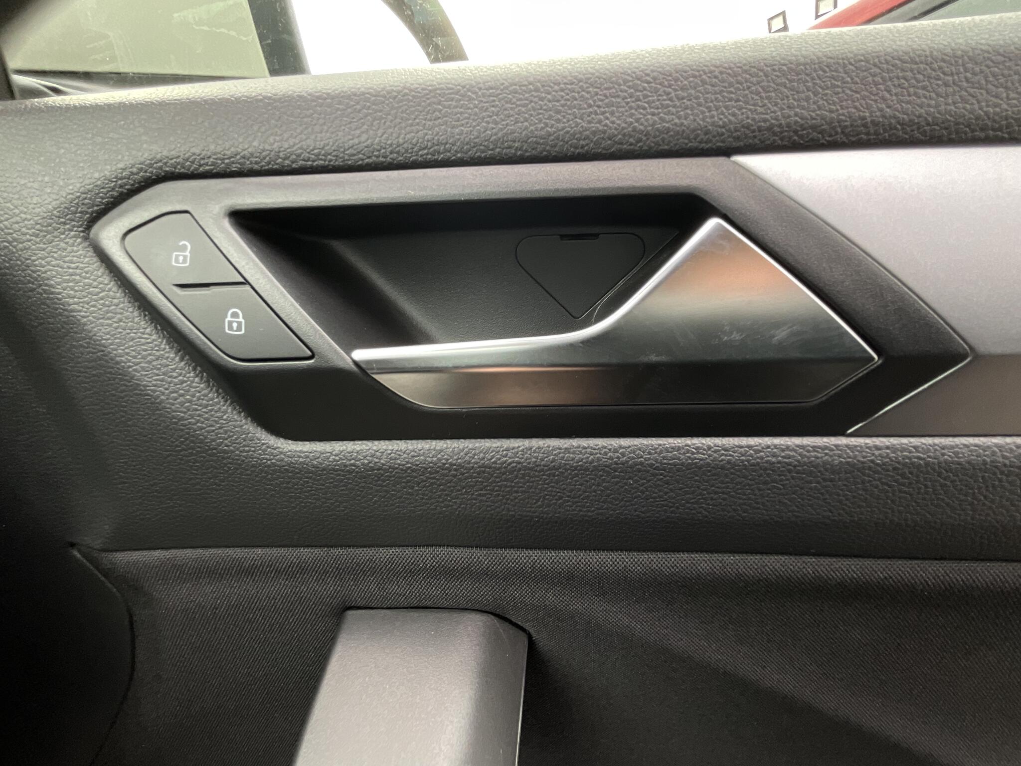 Volkswagen T-Roc view 34