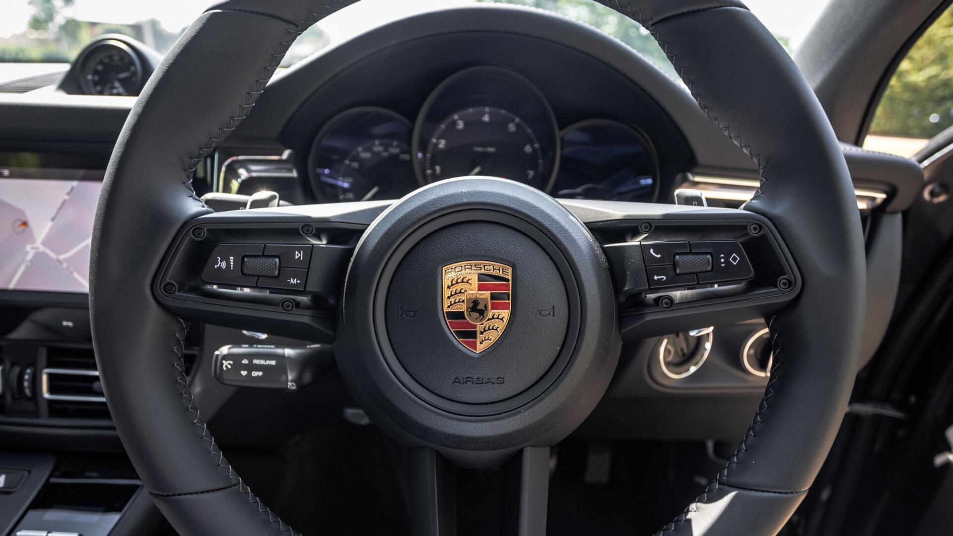 Porsche Macan view 21