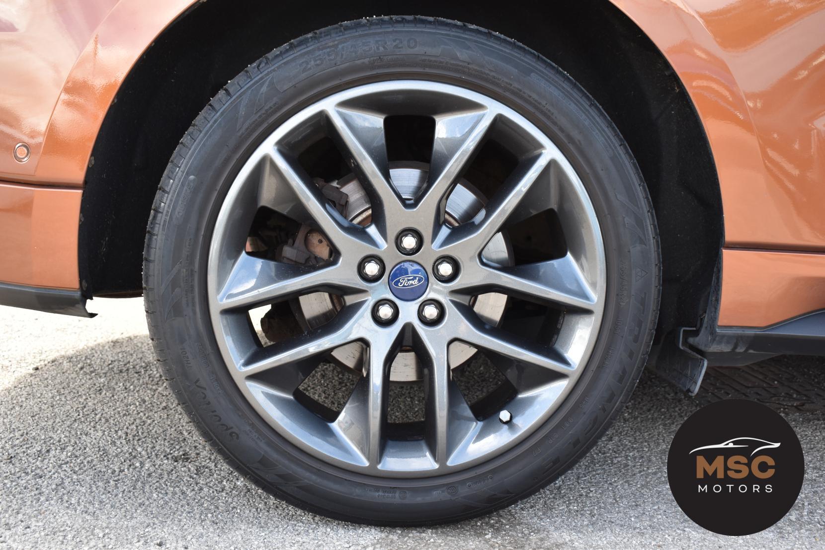 Ford Edge view 26