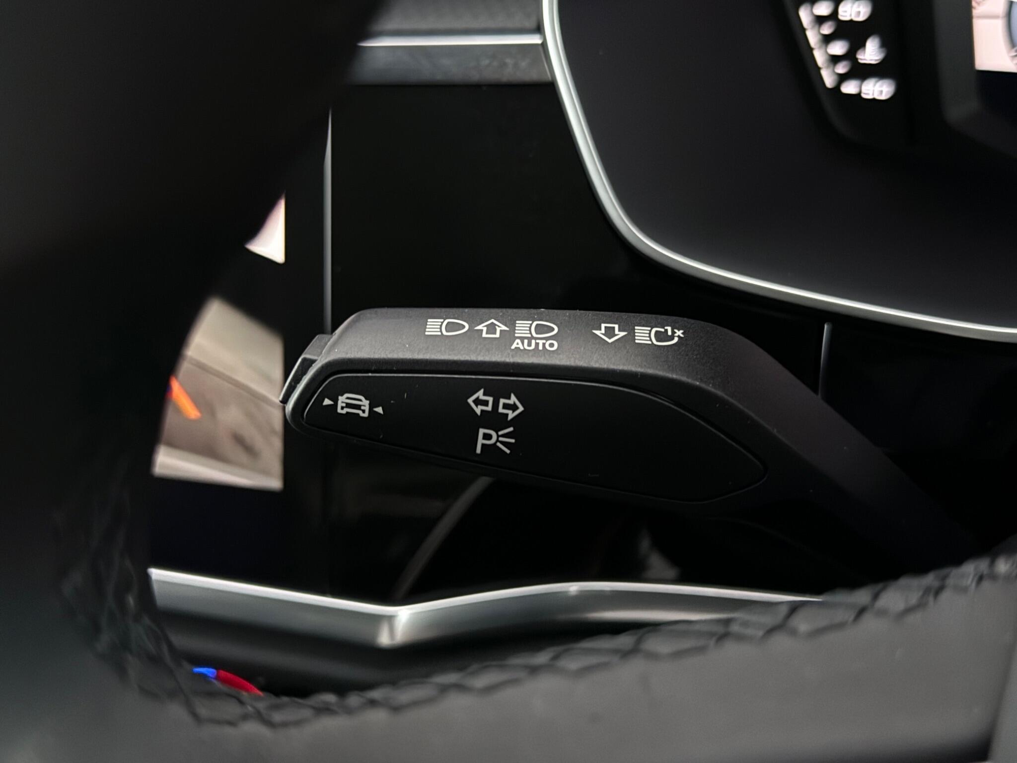 Audi Q3 view 18