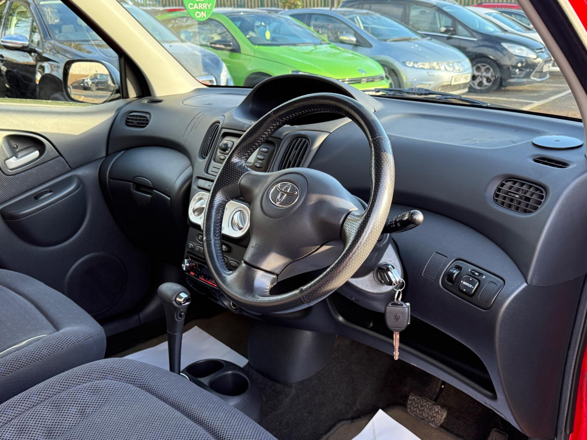 Toyota Yaris Verso - Image 21
