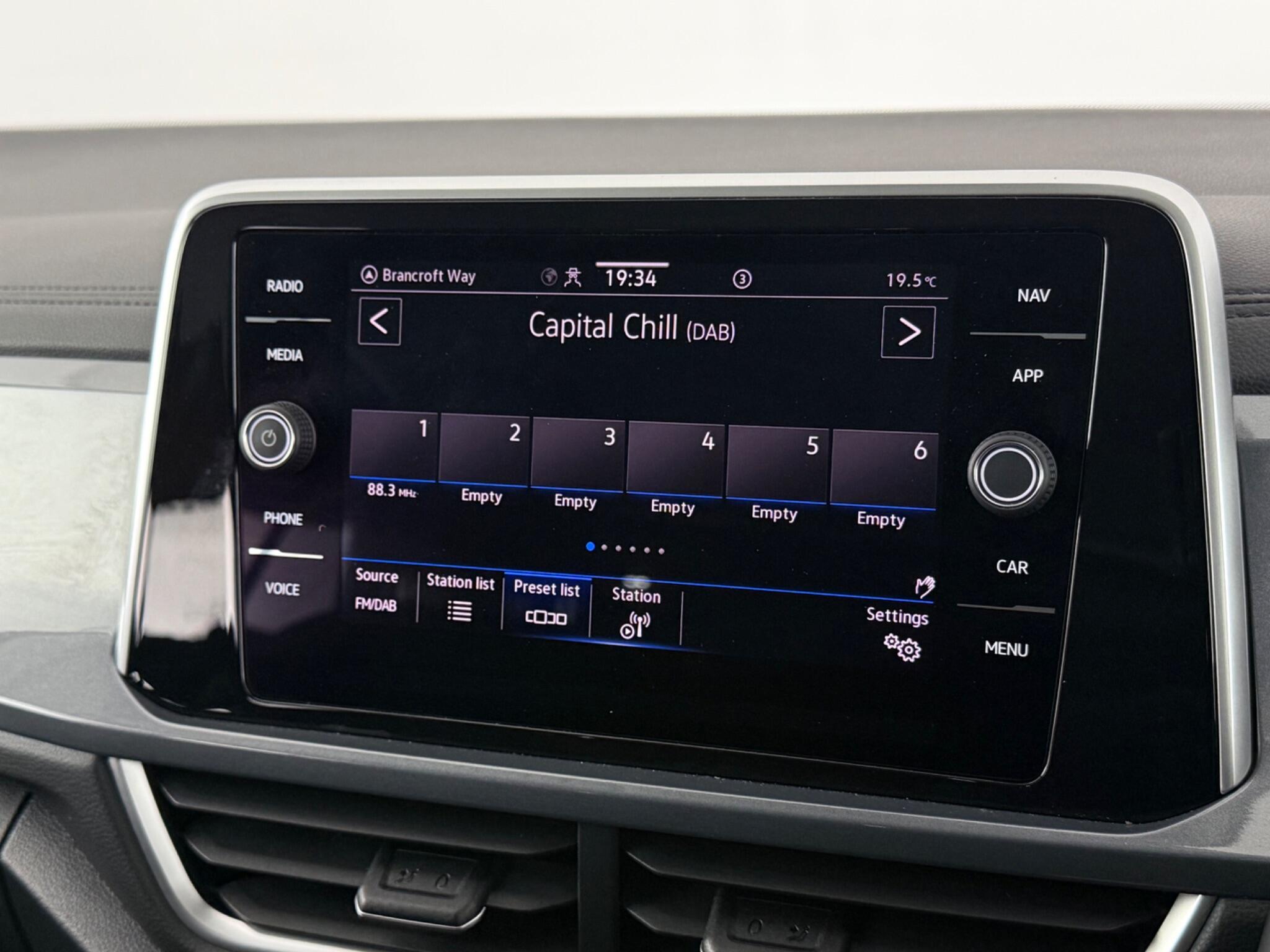 Volkswagen T-Roc view 22