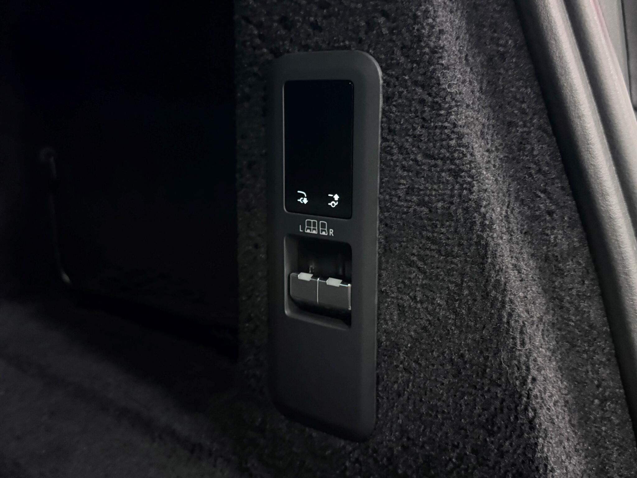 Land Rover Range Rover Sport view 9