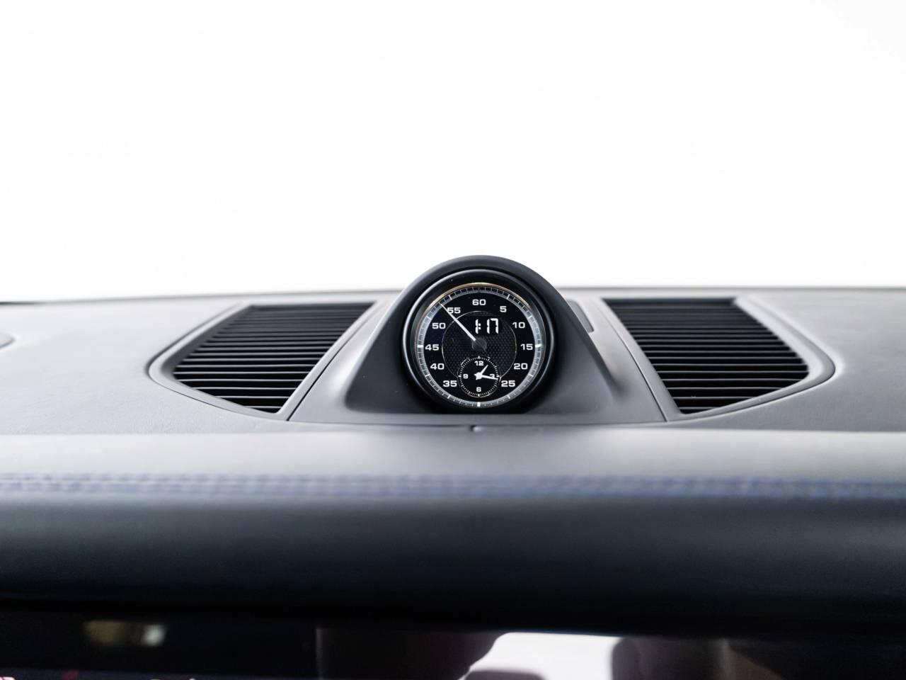 Porsche Macan view 15