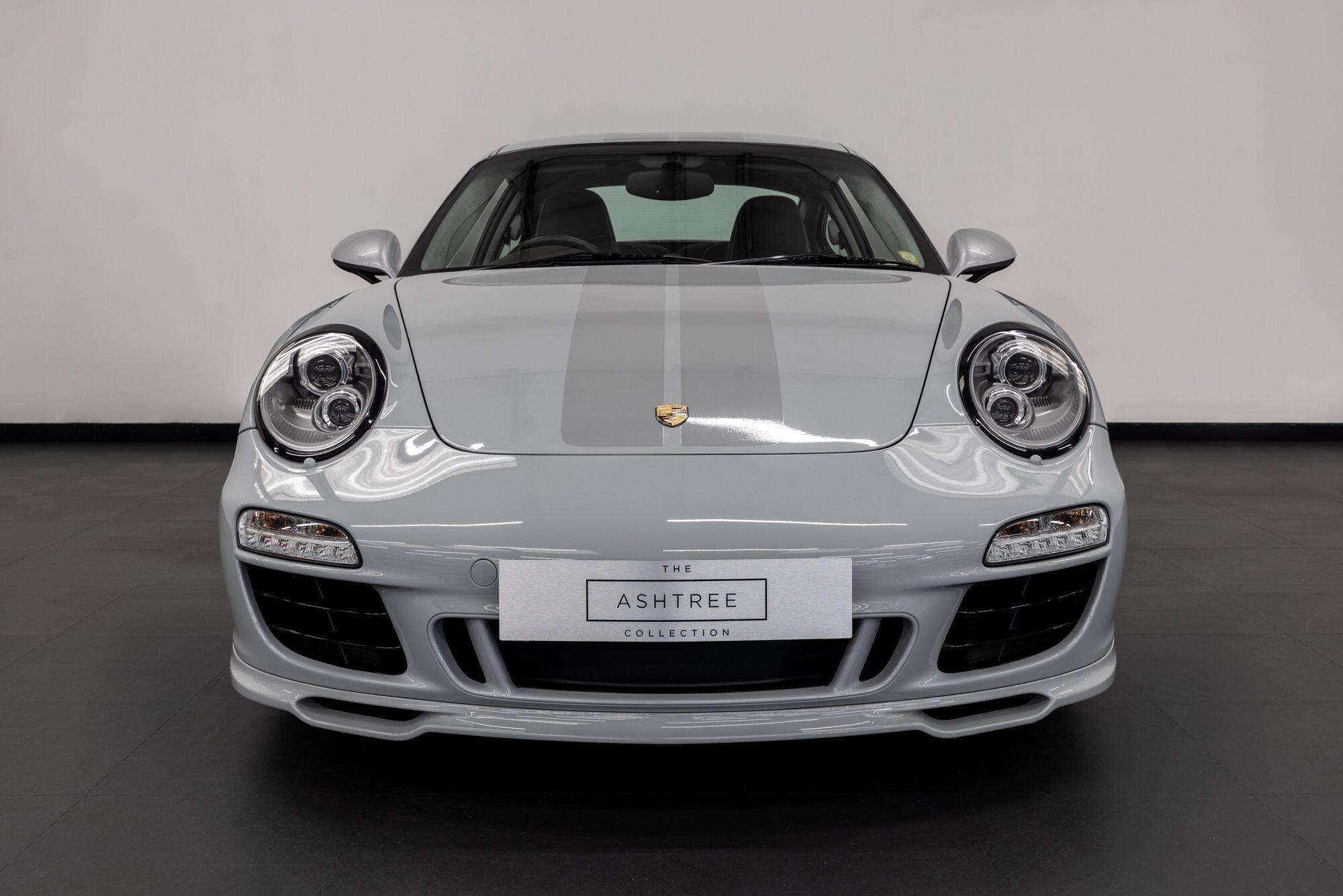 Porsche 911 view 6