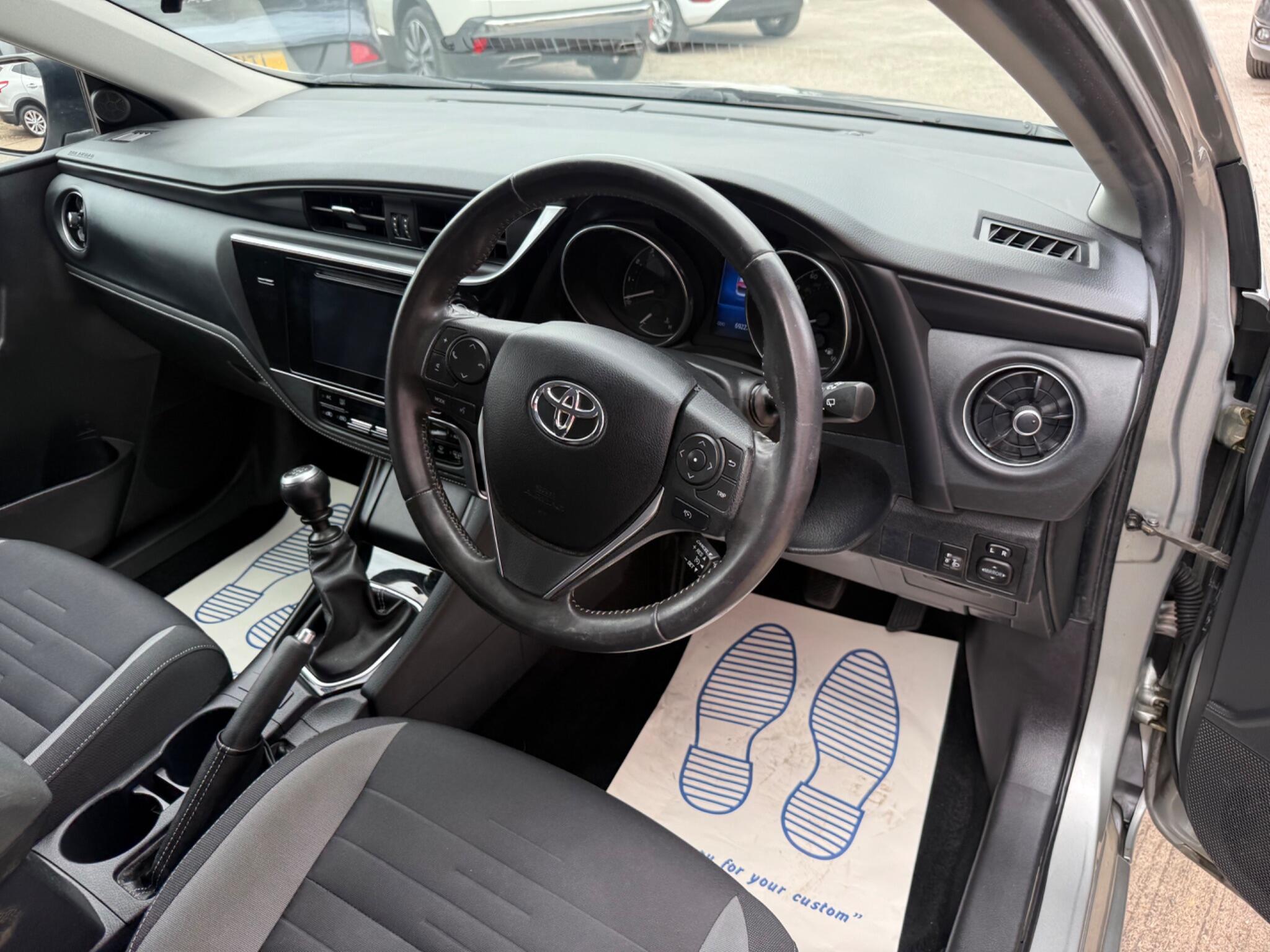 Toyota Auris view 10