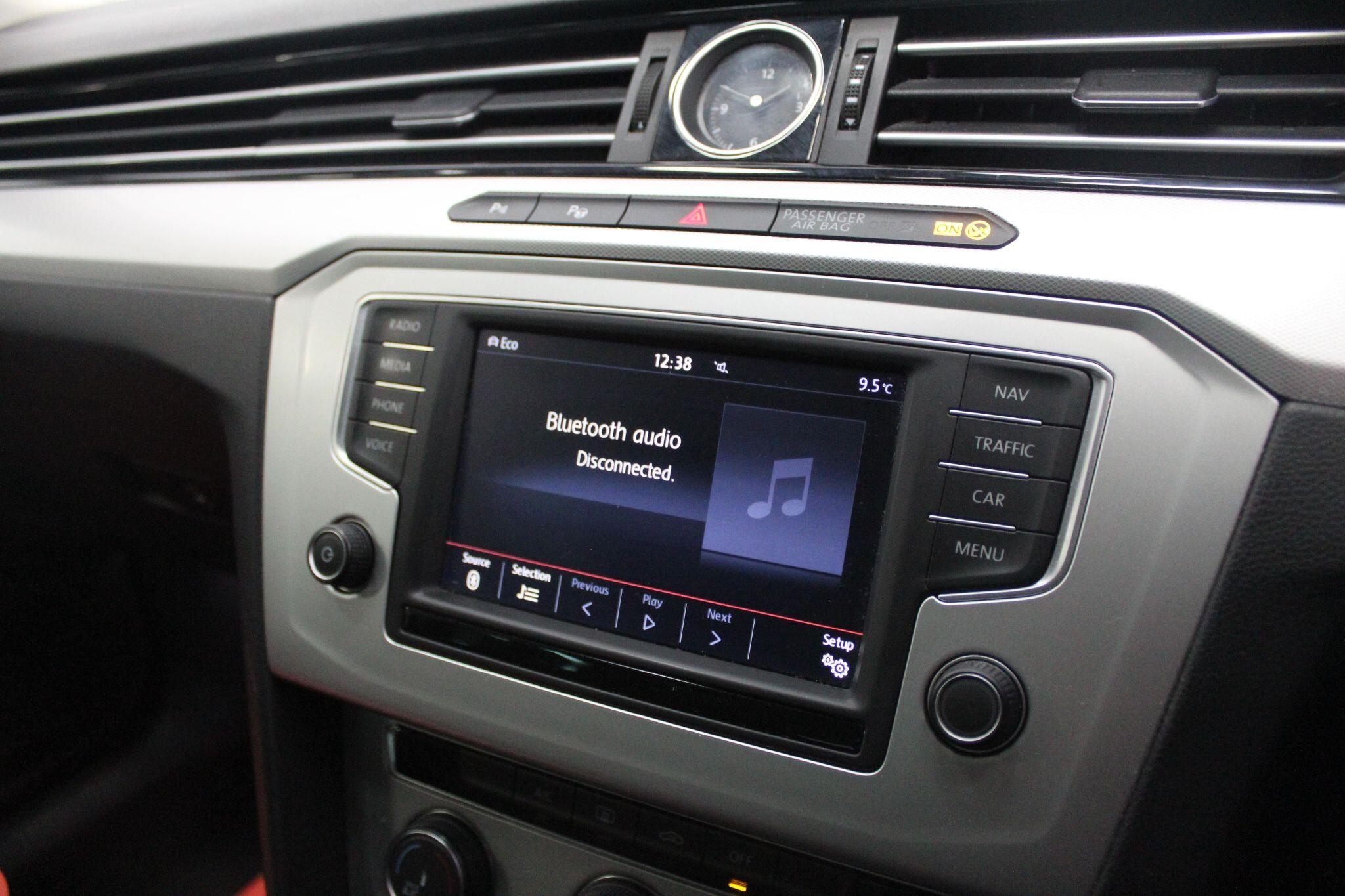 Volkswagen Passat view 36