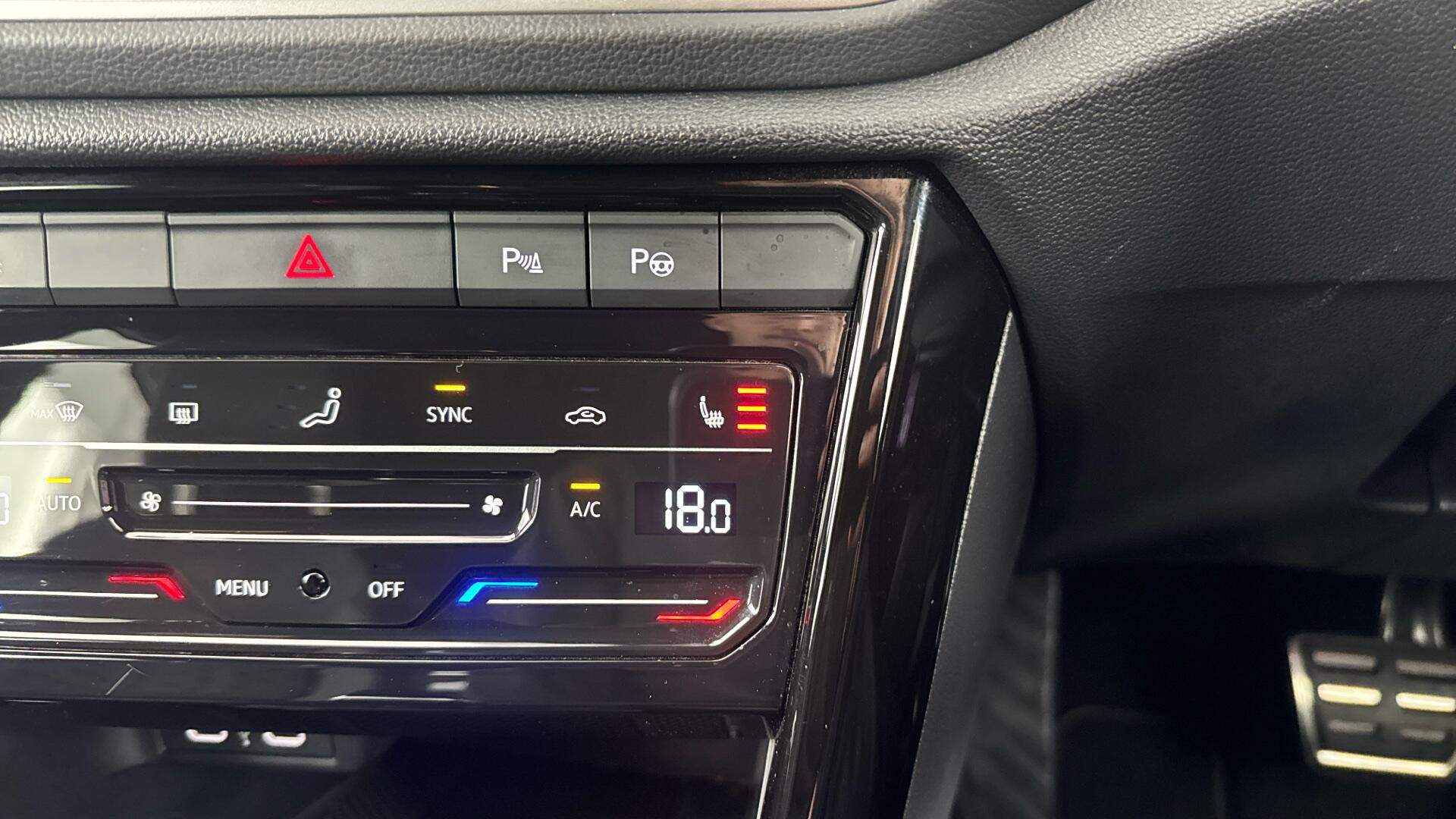 Volkswagen T-Roc view 36