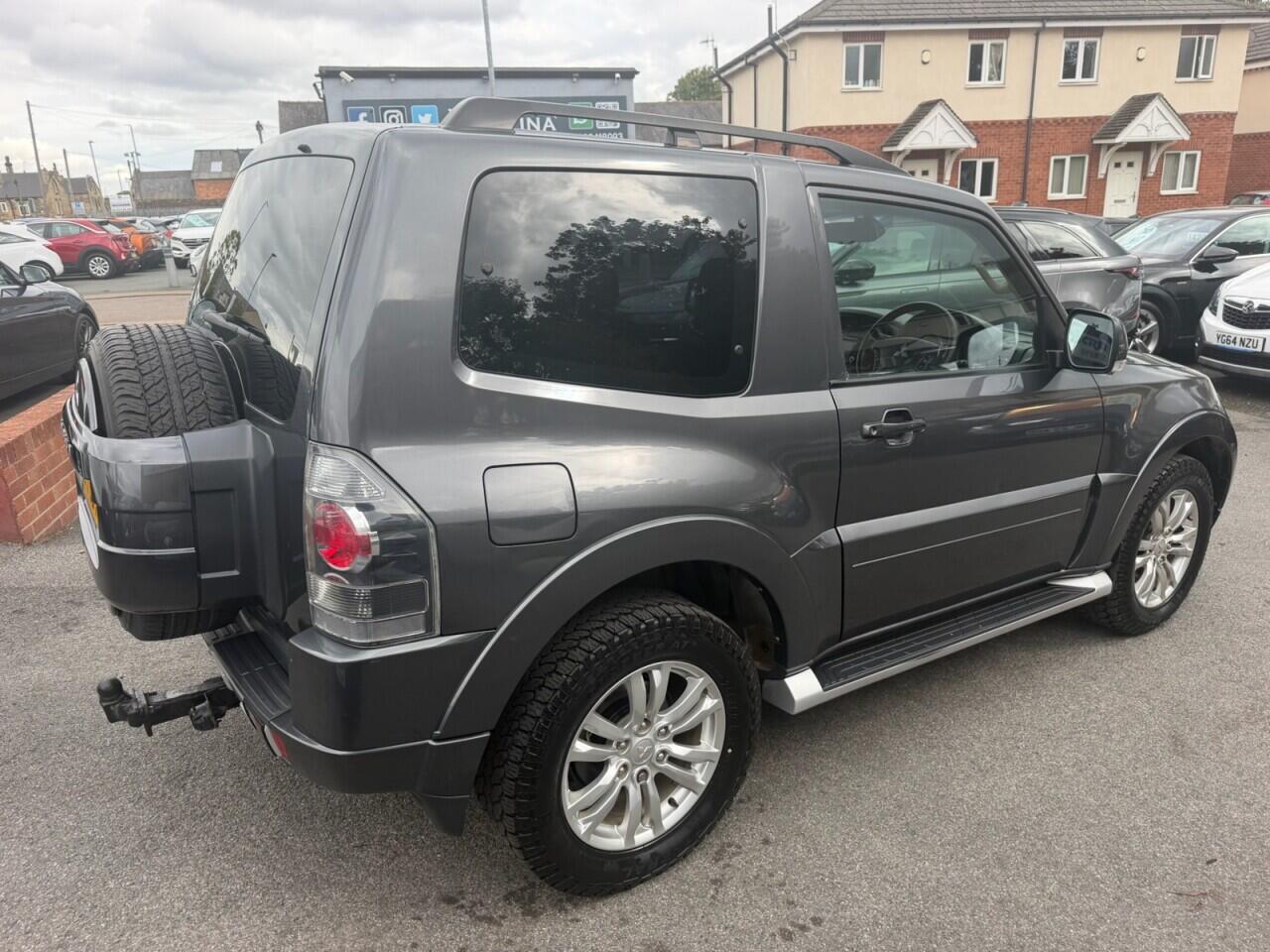 Mitsubishi Shogun view 8