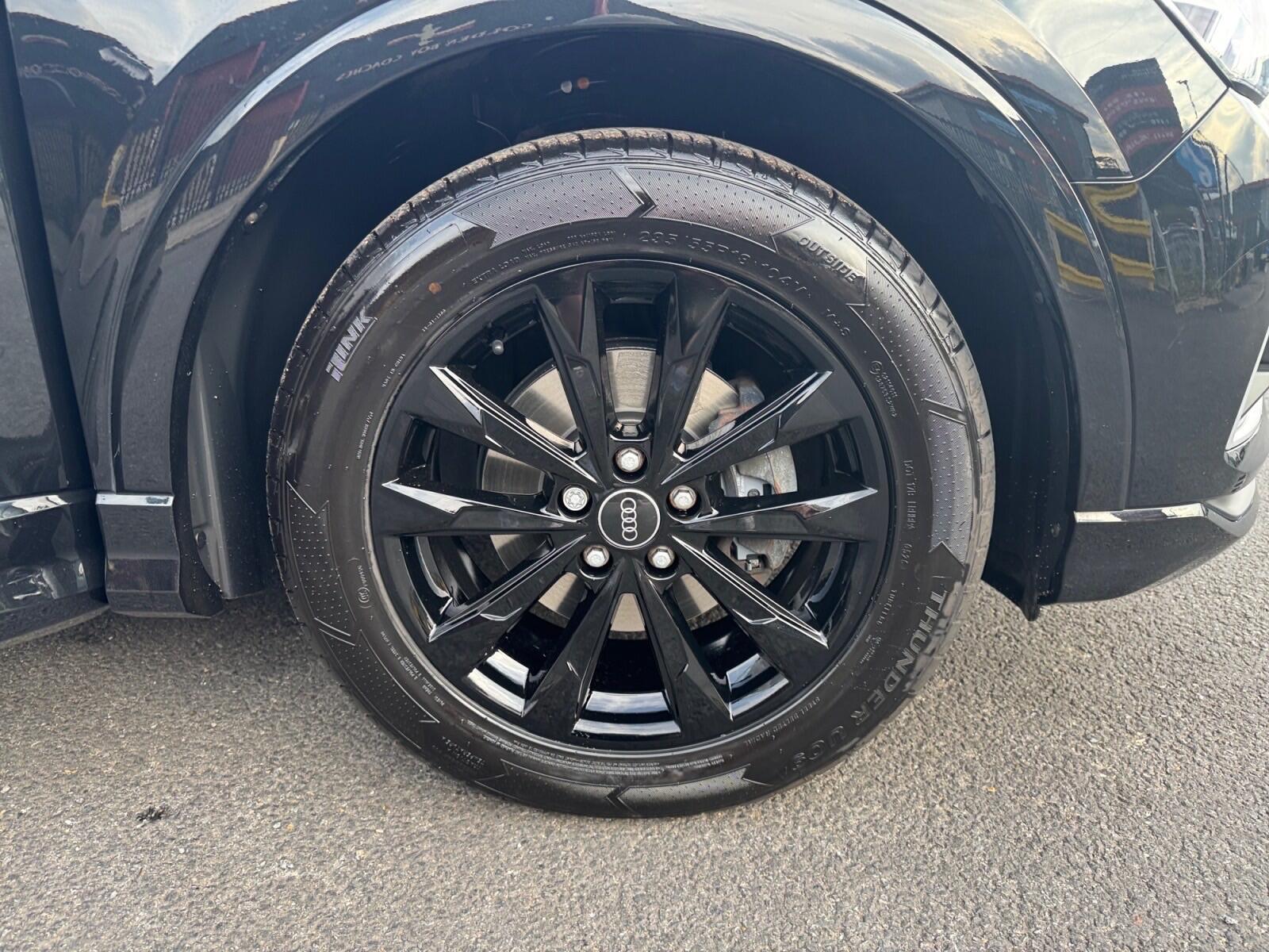 Audi Q3 view 20