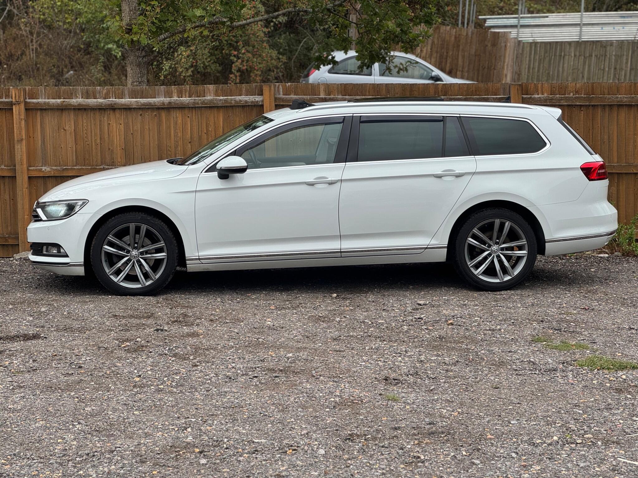 Volkswagen Passat view 8
