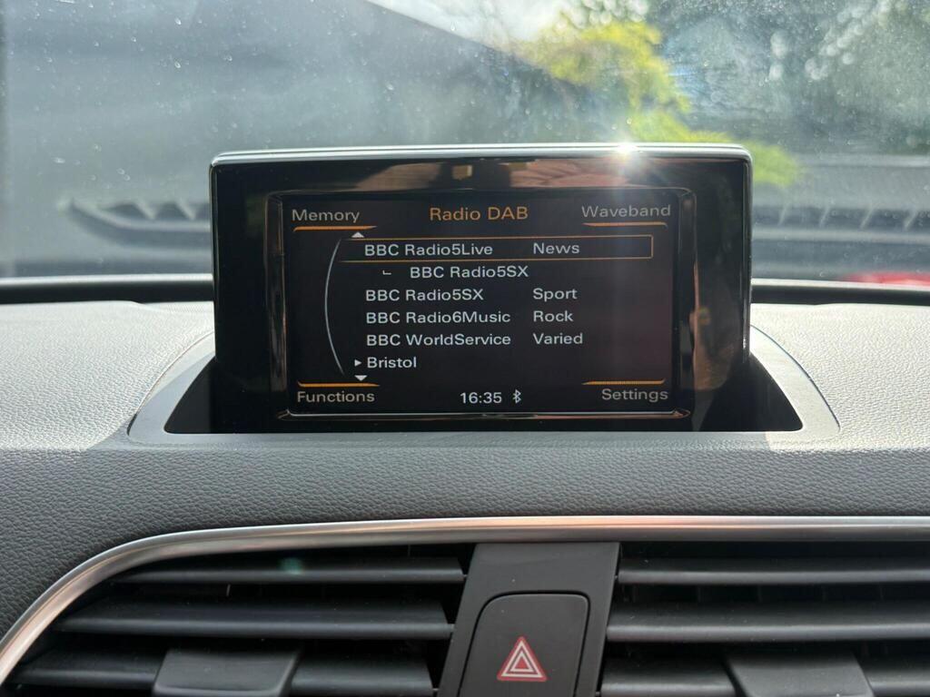 Audi Q3 view 28