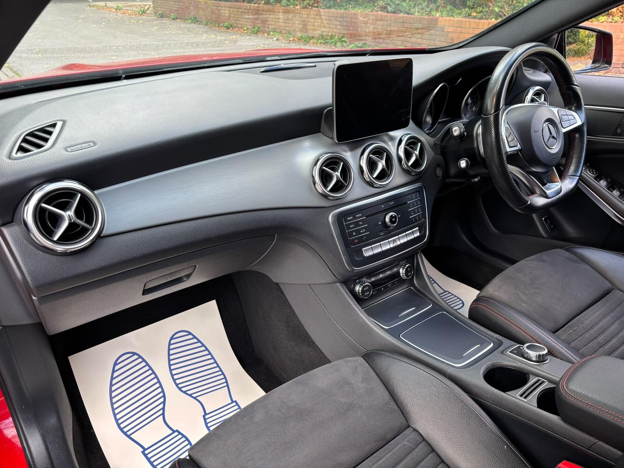 Mercedes-Benz Gla view 16