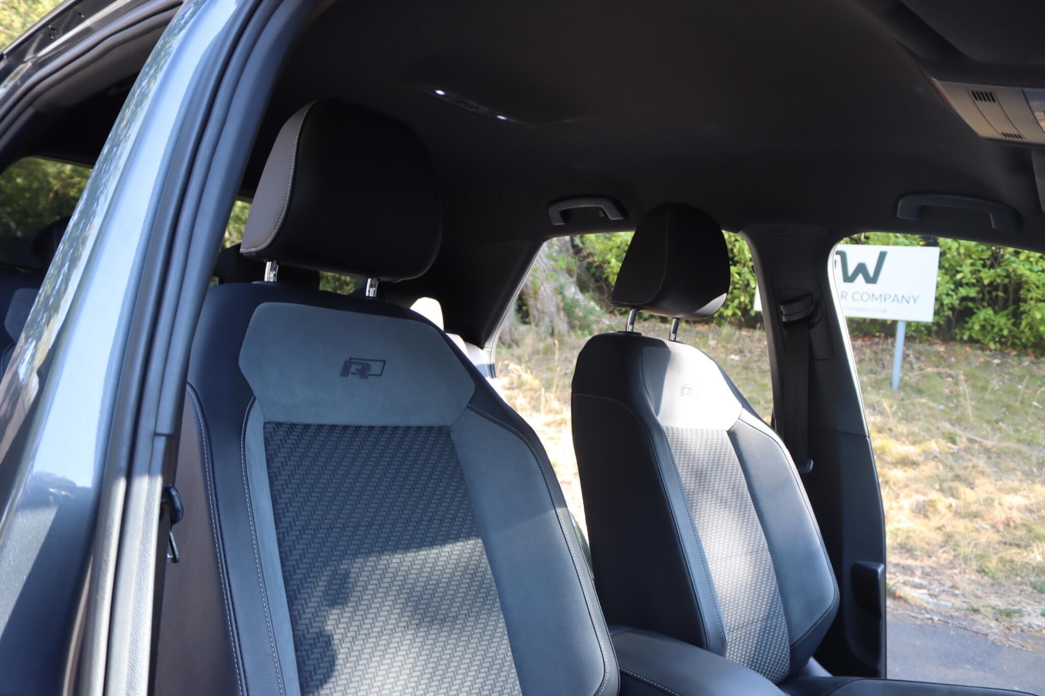Volkswagen T-Roc view 3