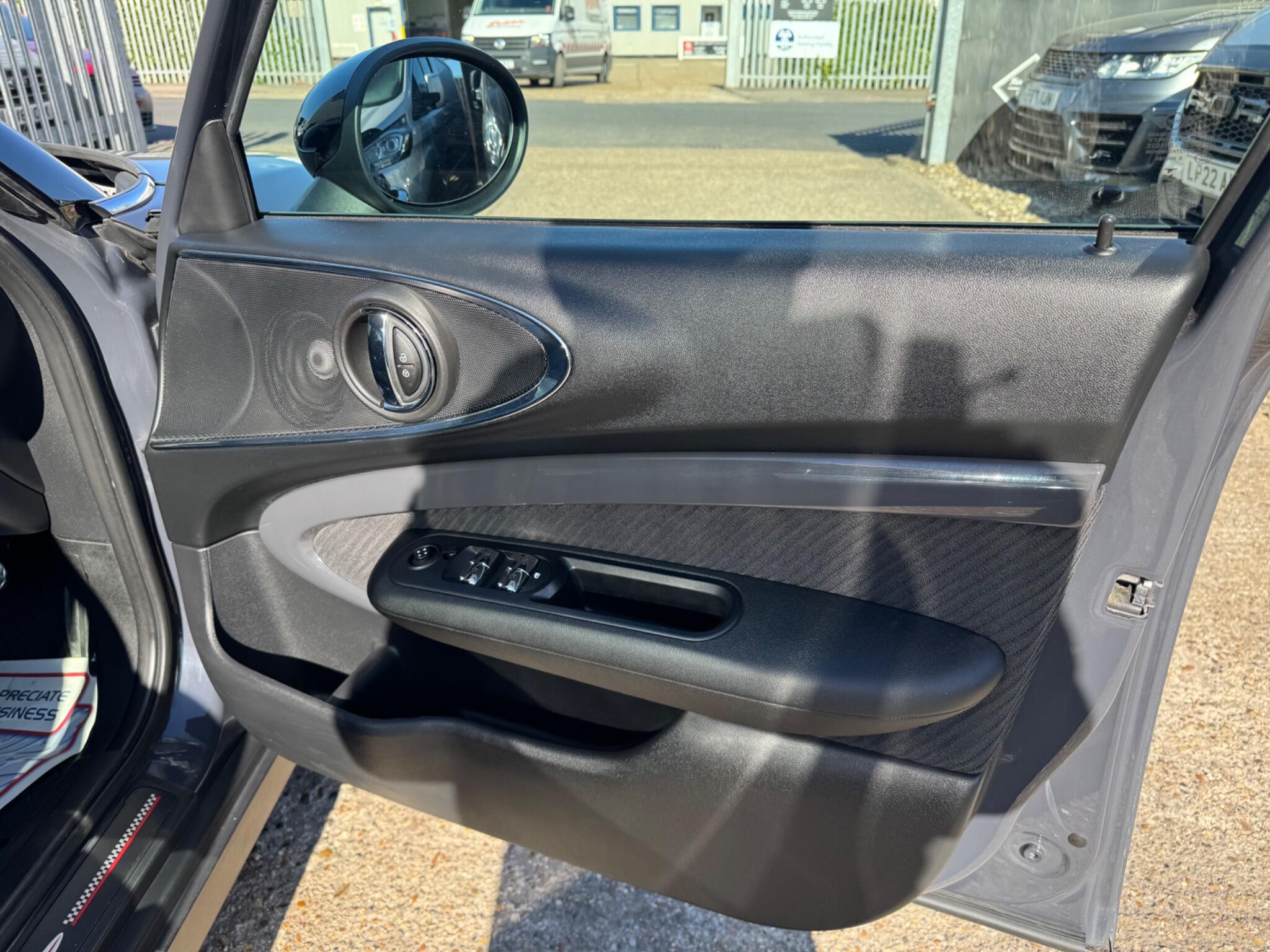 Mini Clubman view 33