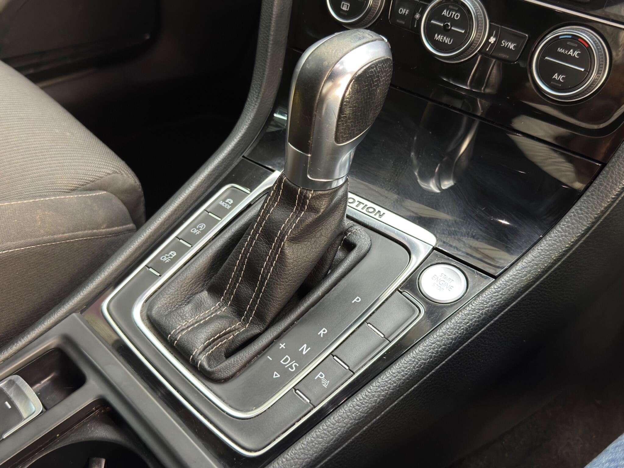Volkswagen Golf view 9