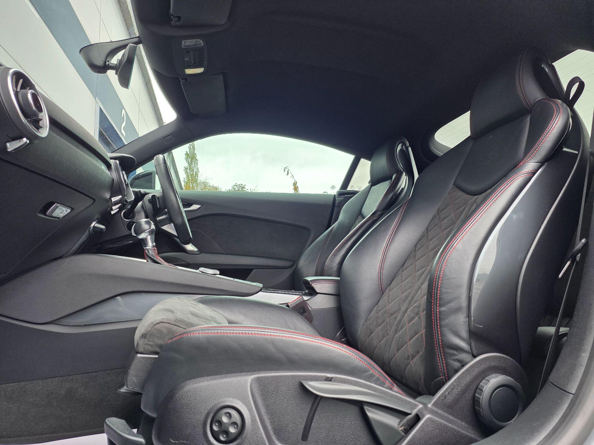 Audi TT view 11