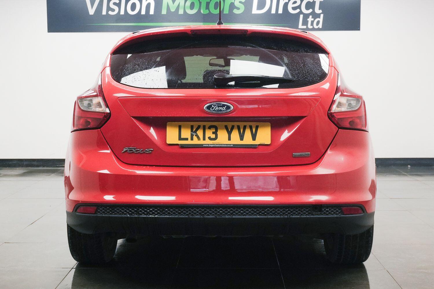 Ford Focus view 3