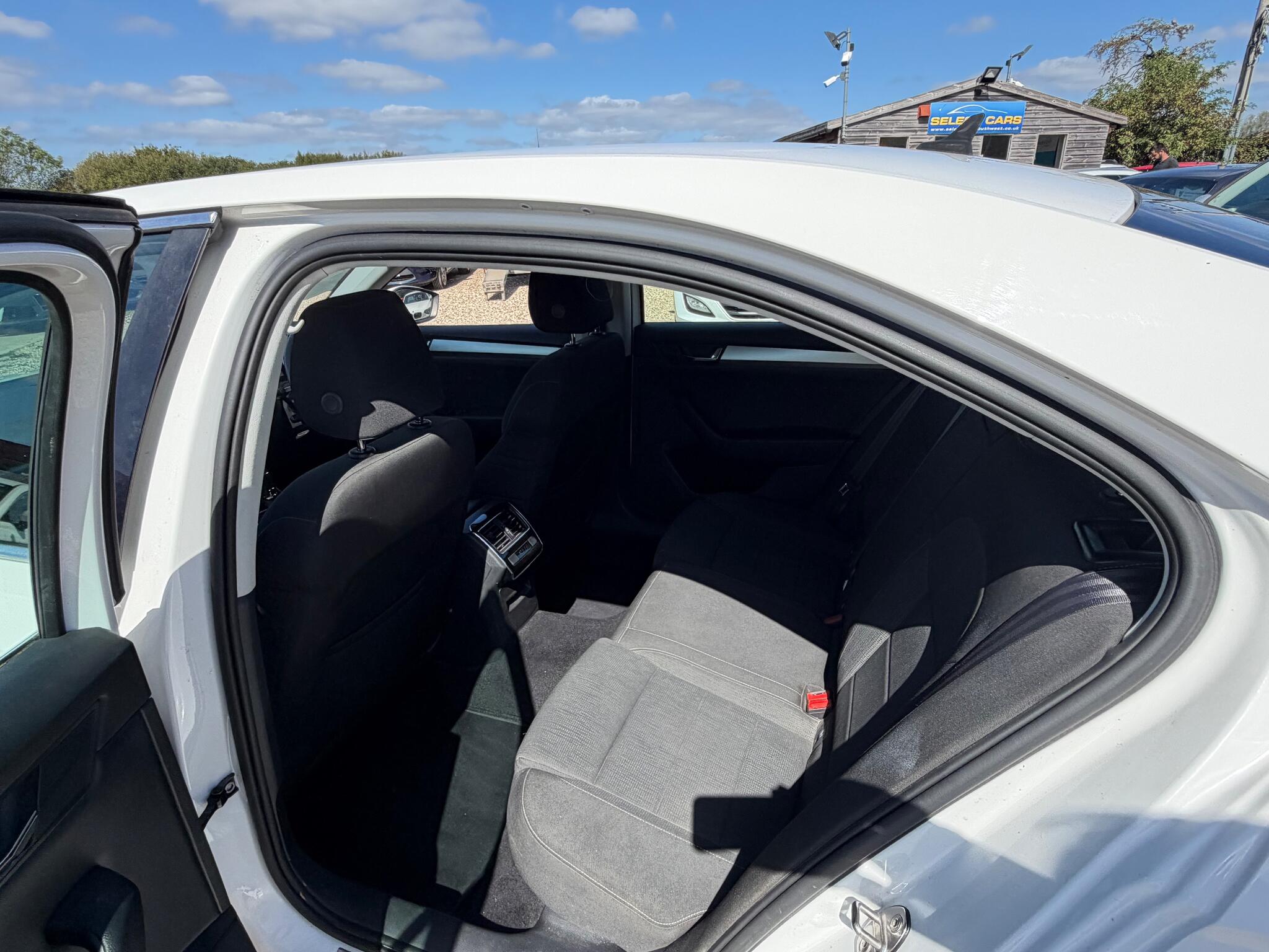 Skoda Superb view 13