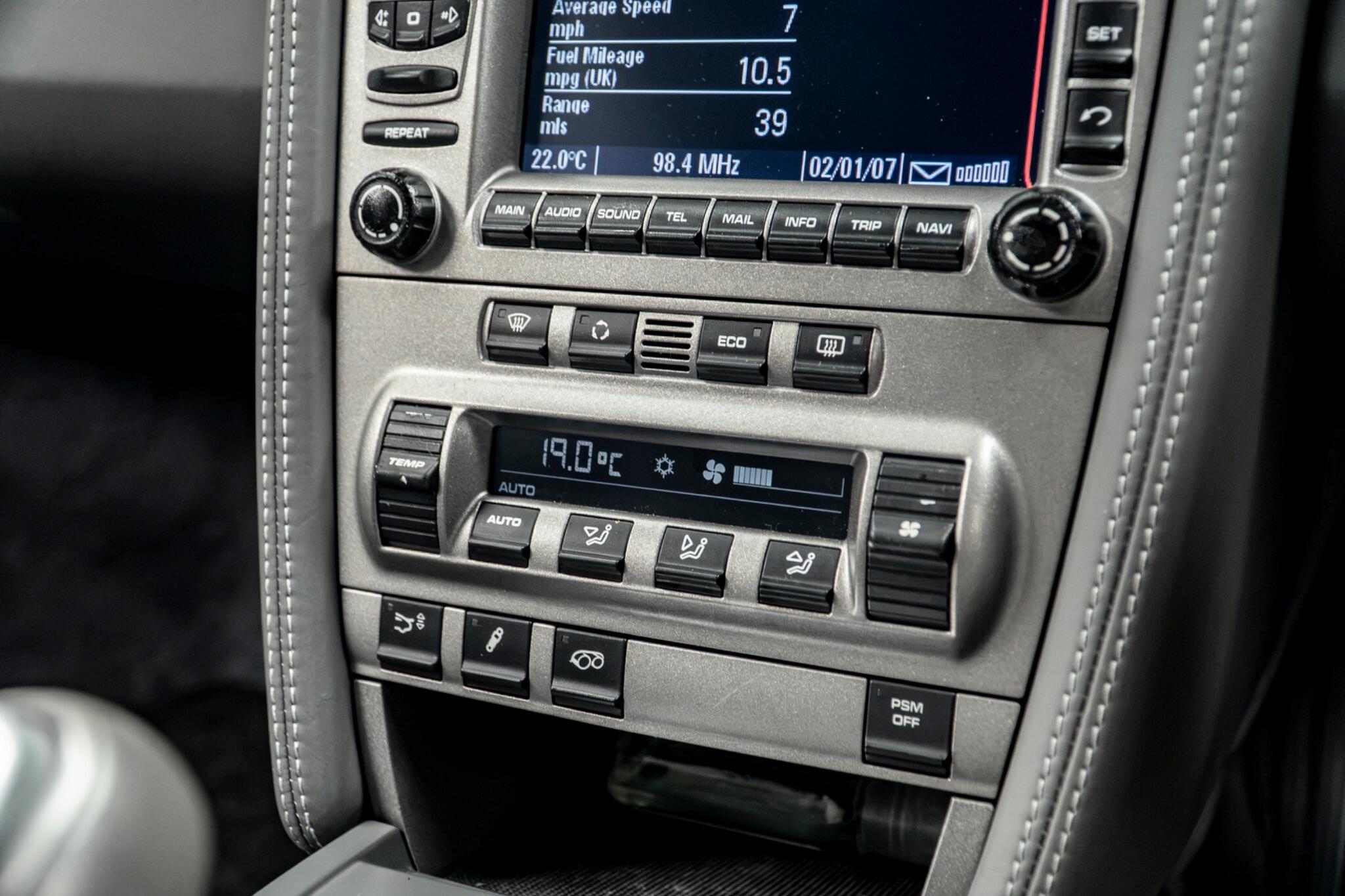 Porsche 911 view 30