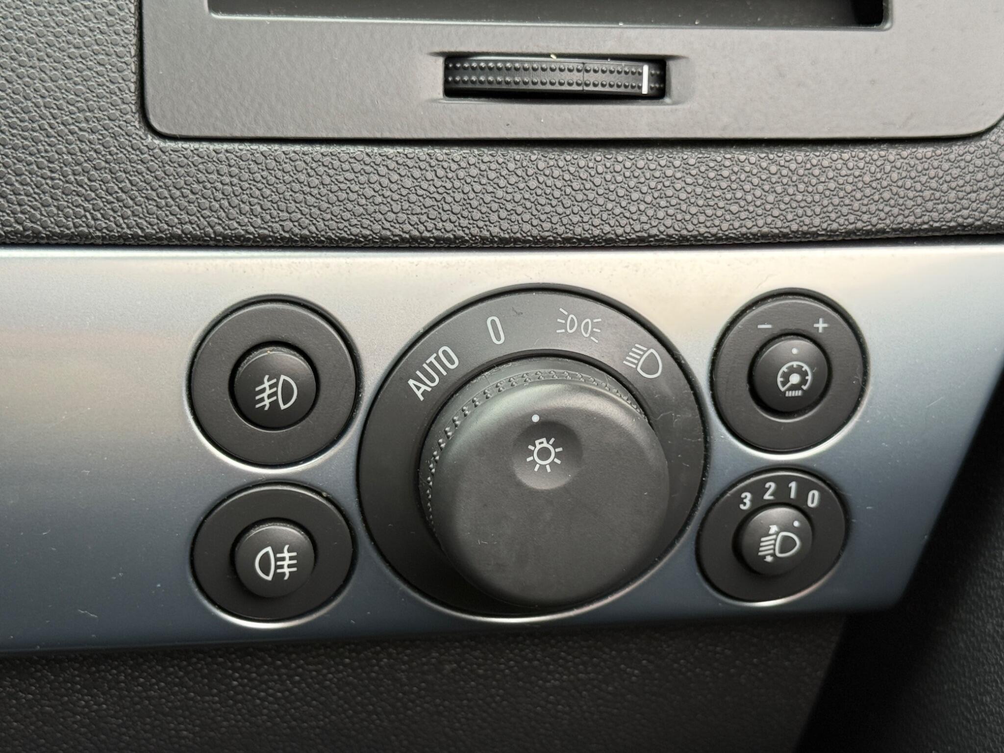 Vauxhall Astra - Image 54