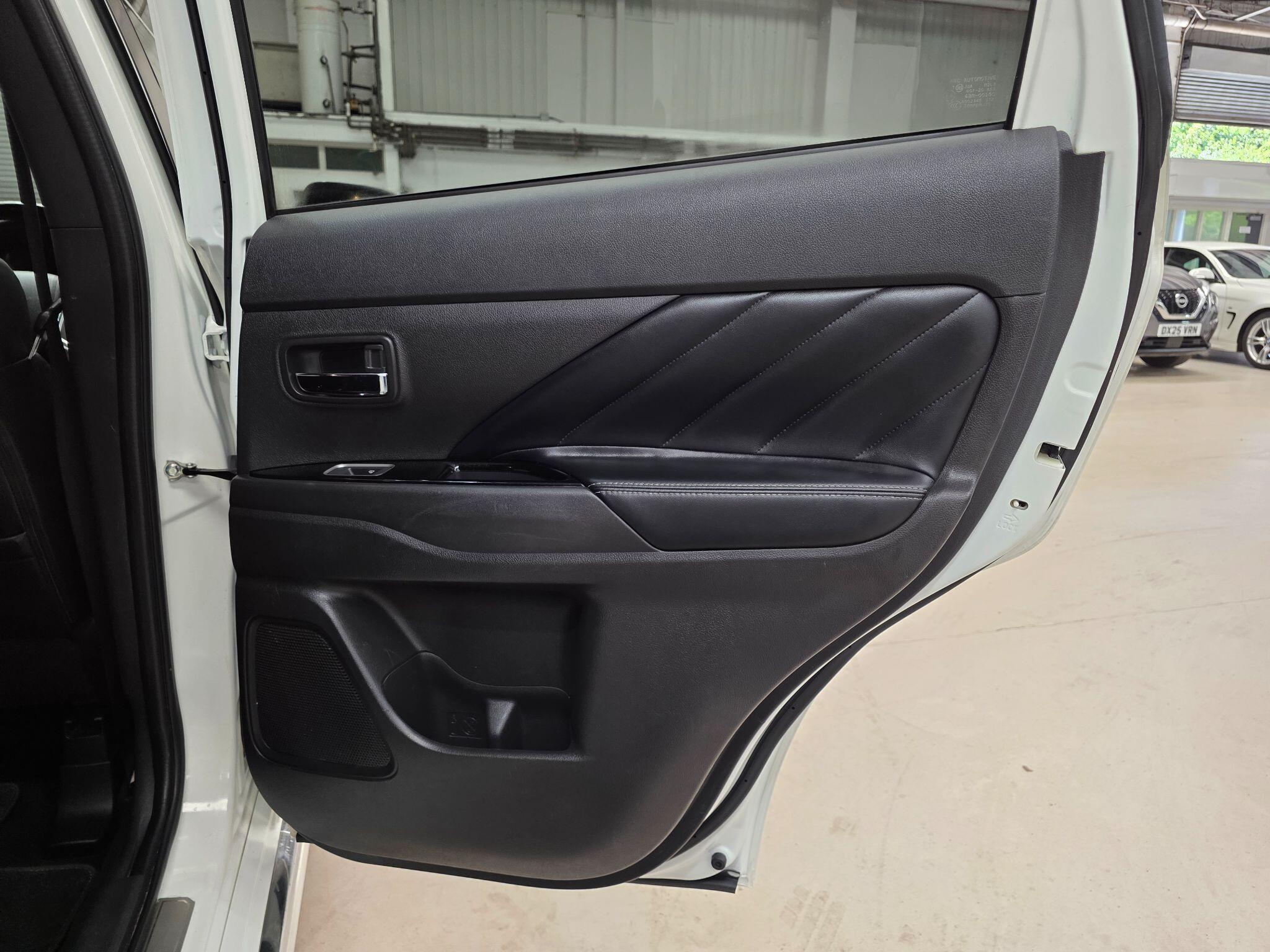 Mitsubishi Outlander view 20