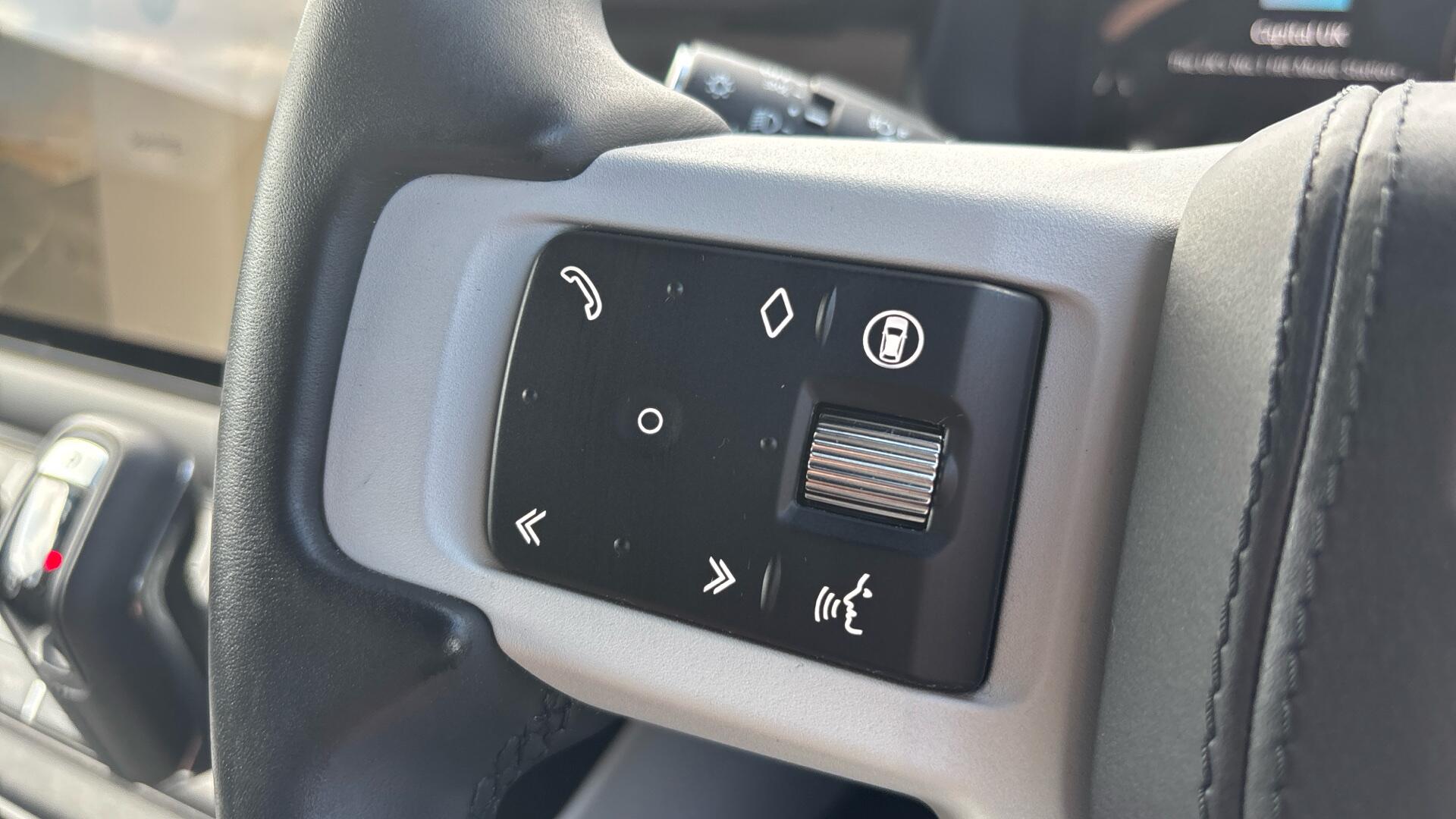 Land Rover Defender view 31