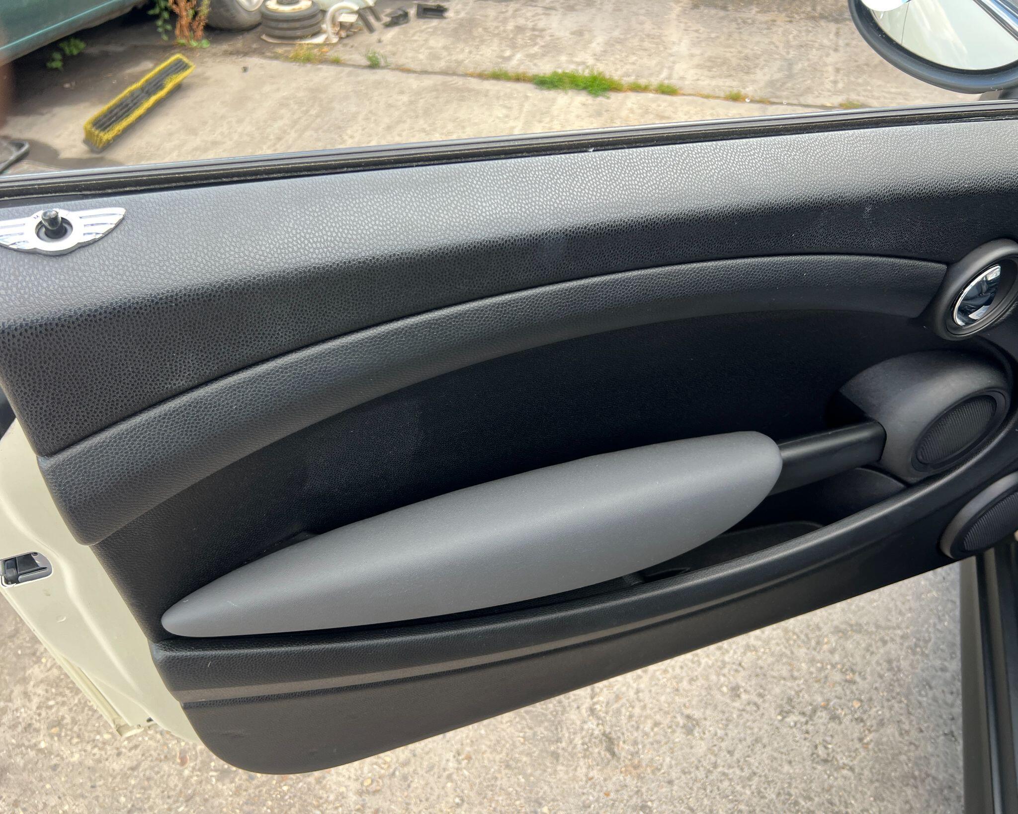 Mini Hatch view 25
