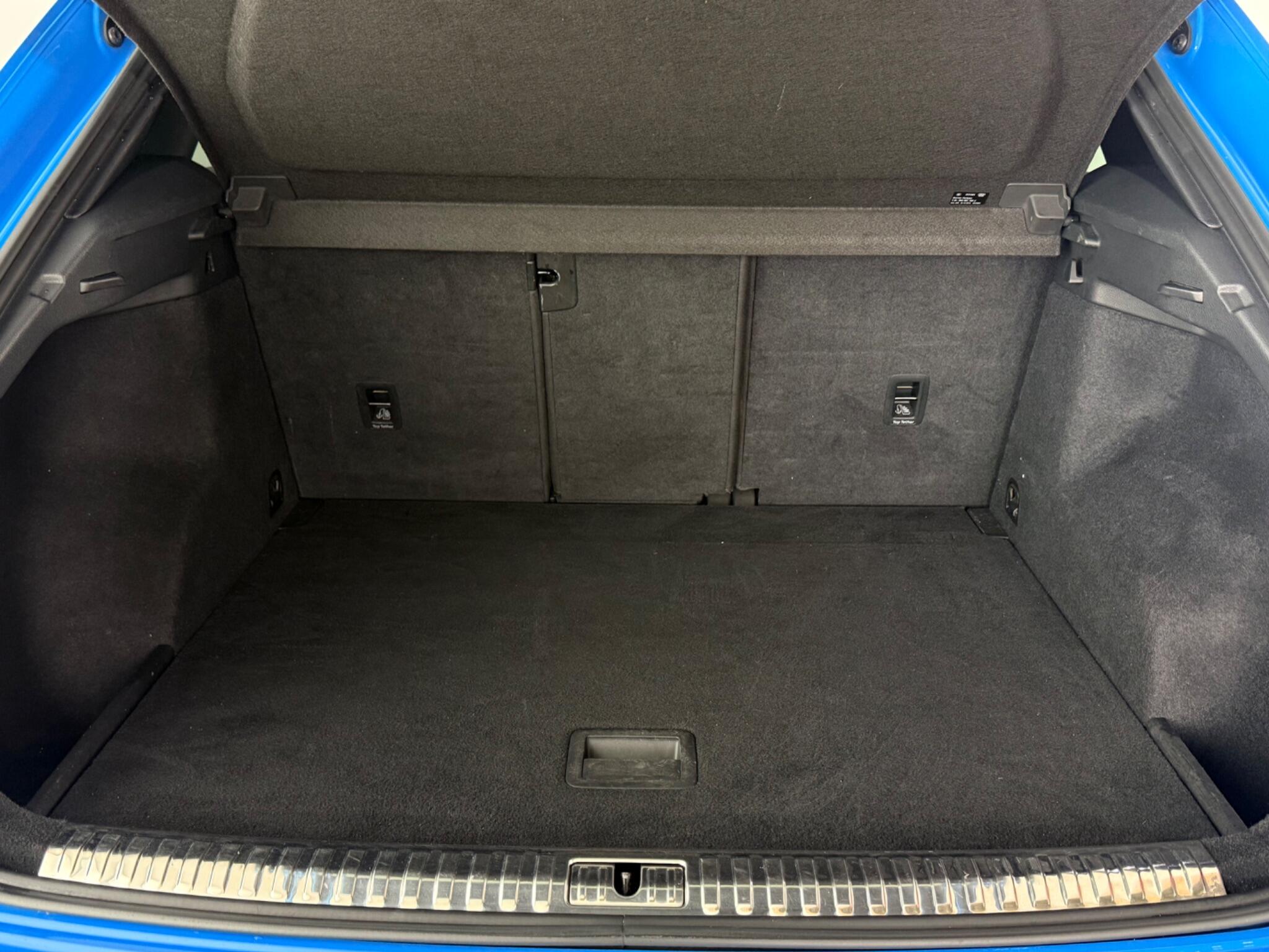 Audi Q3 view 30