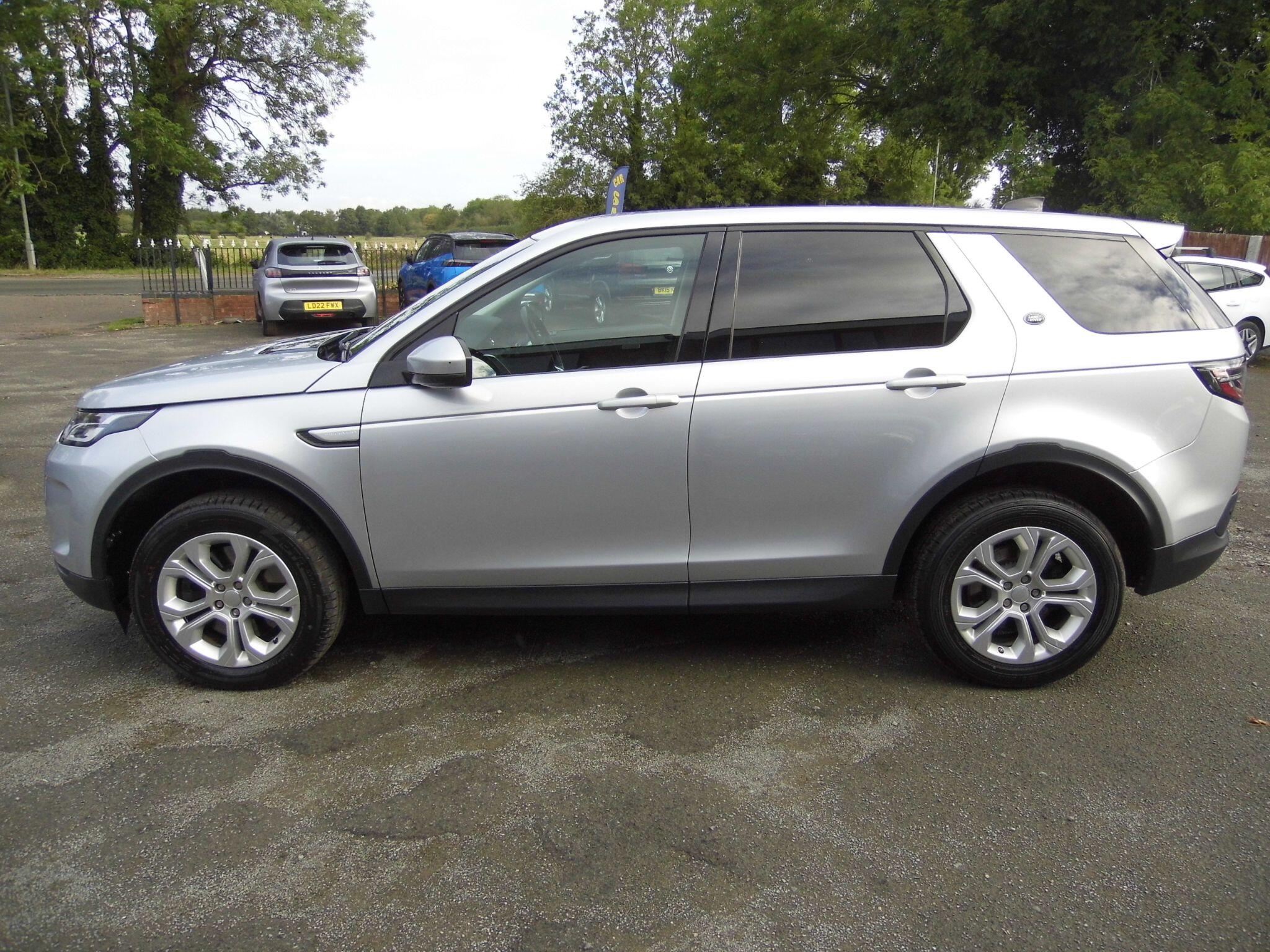 Land Rover Discovery Sport view 5